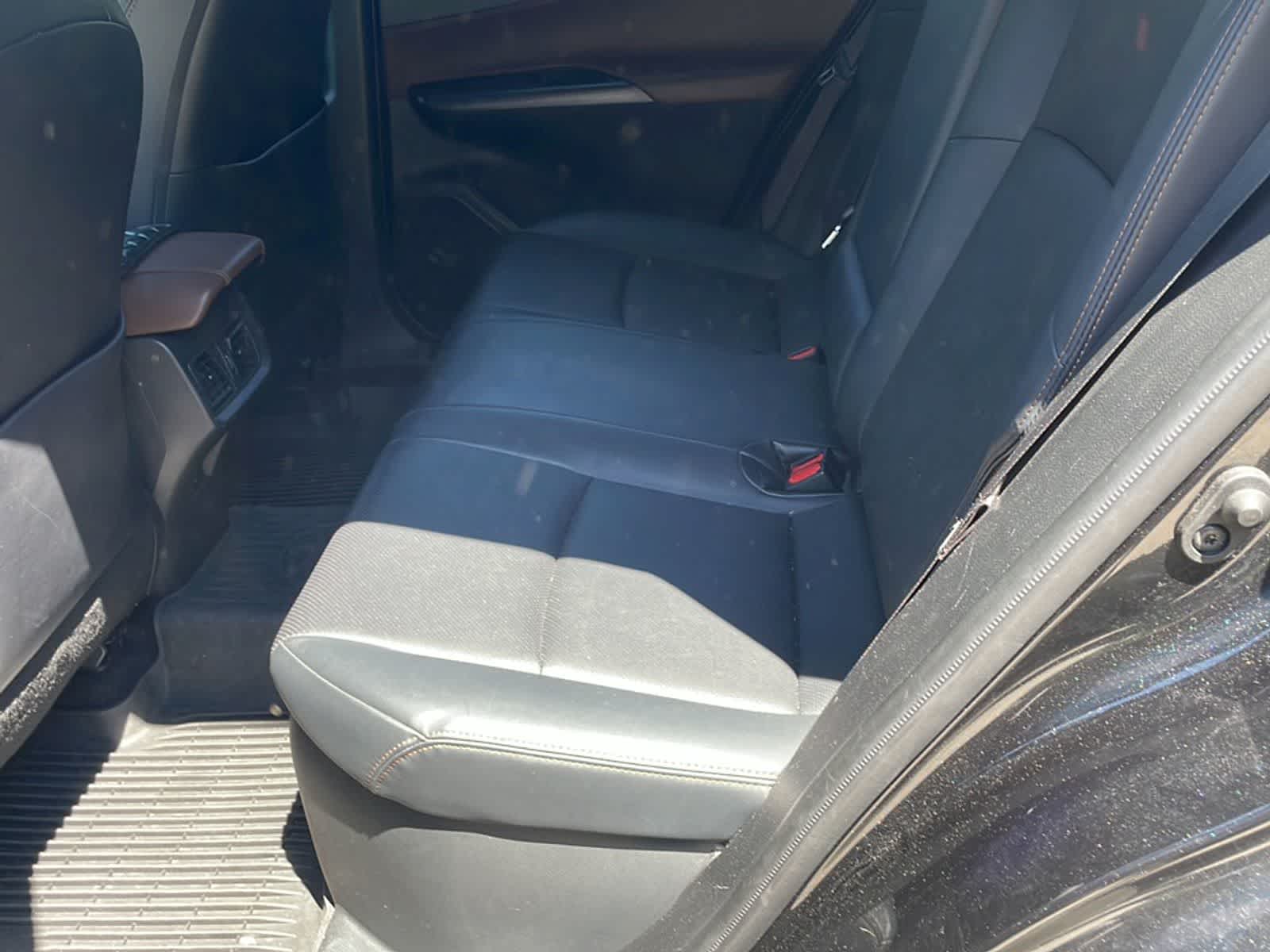 Thumbnail: 2021 Toyota Venza - 15