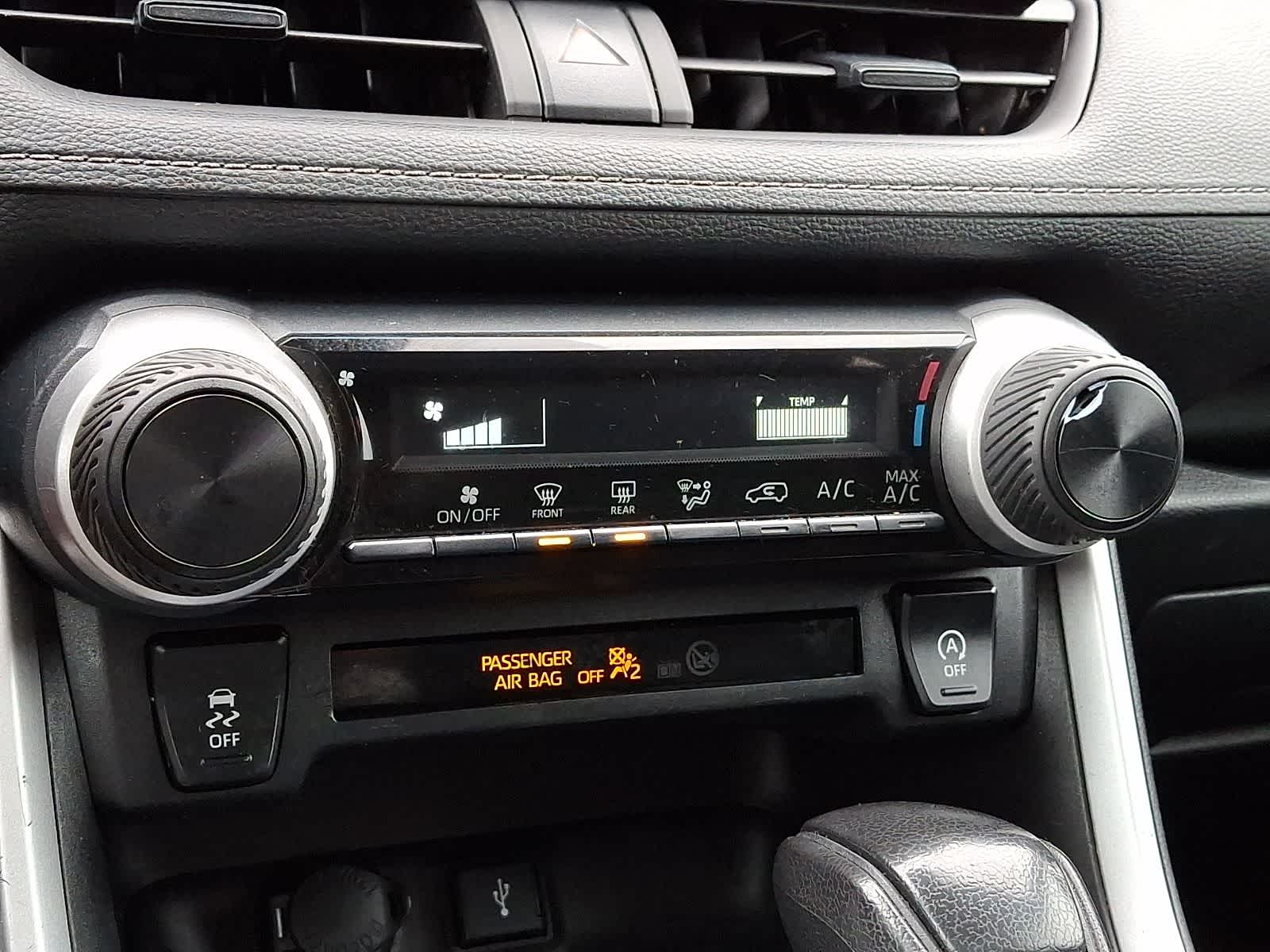 Thumbnail: 2022 Toyota RAV4 - 18