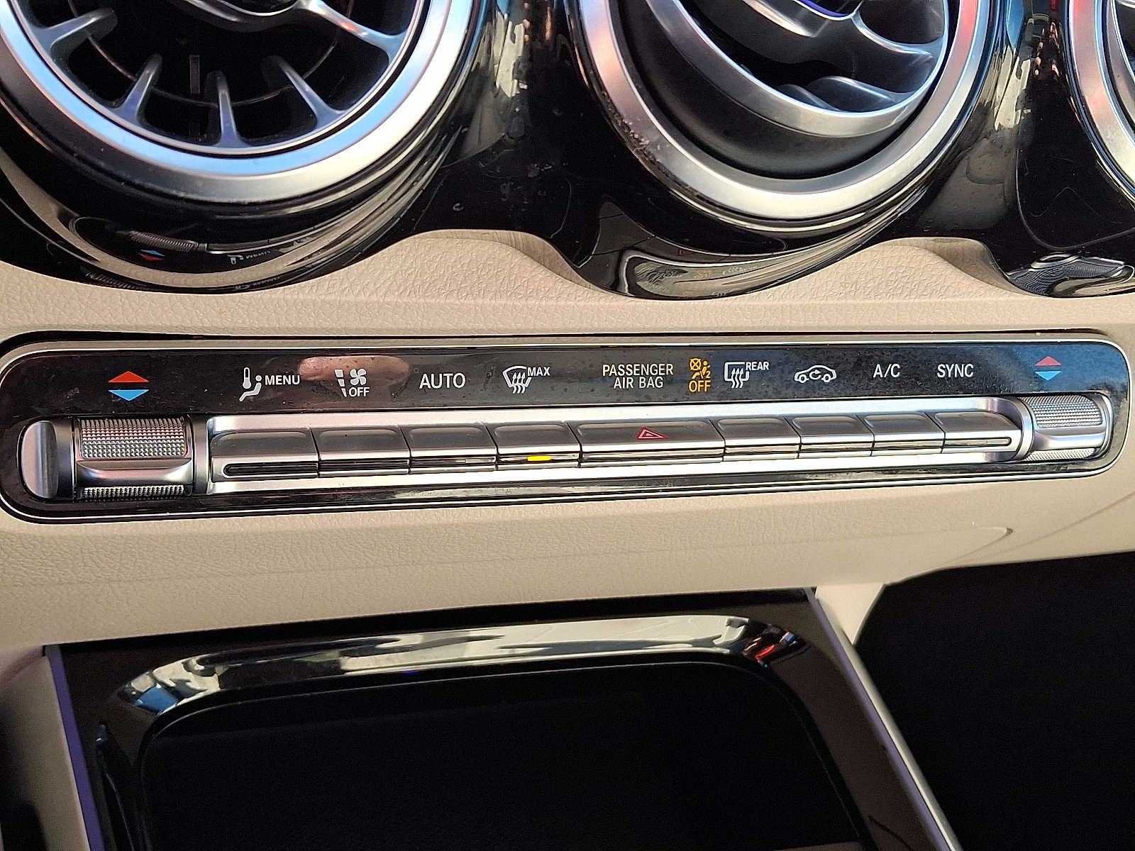 Thumbnail: 2022 Mercedes-Benz GLB - 17