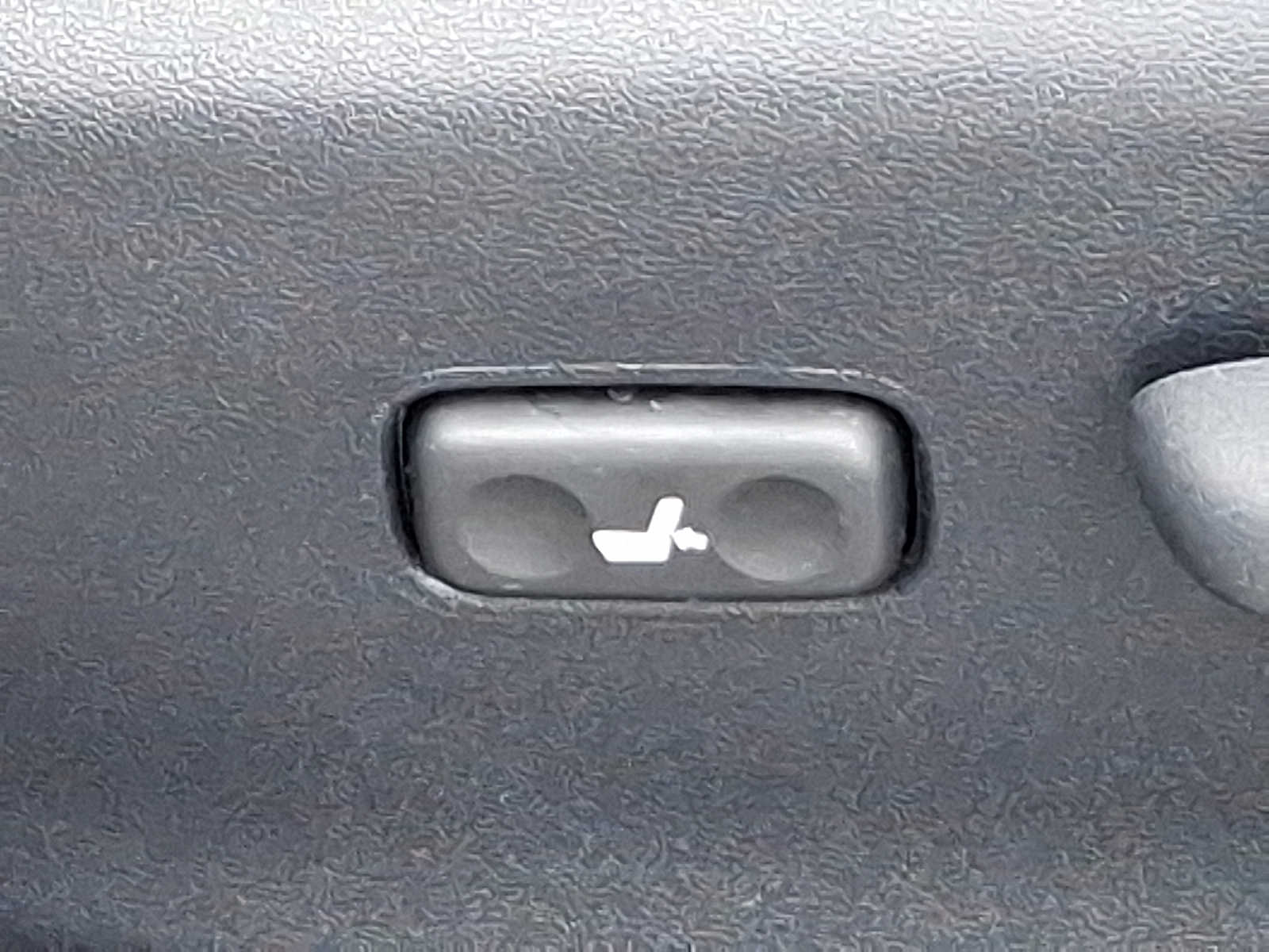 Thumbnail: 2015 Toyota Prius v - 26