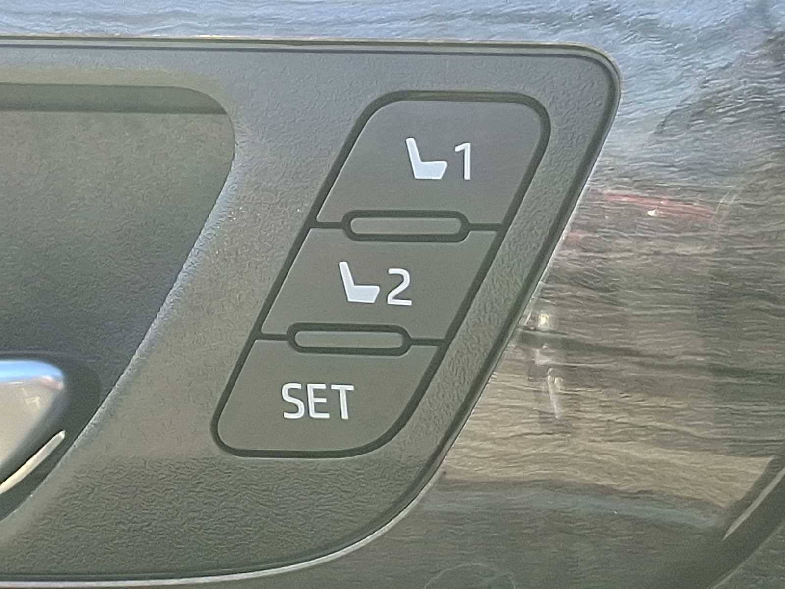 Thumbnail: 2023 Toyota Highlander - 24