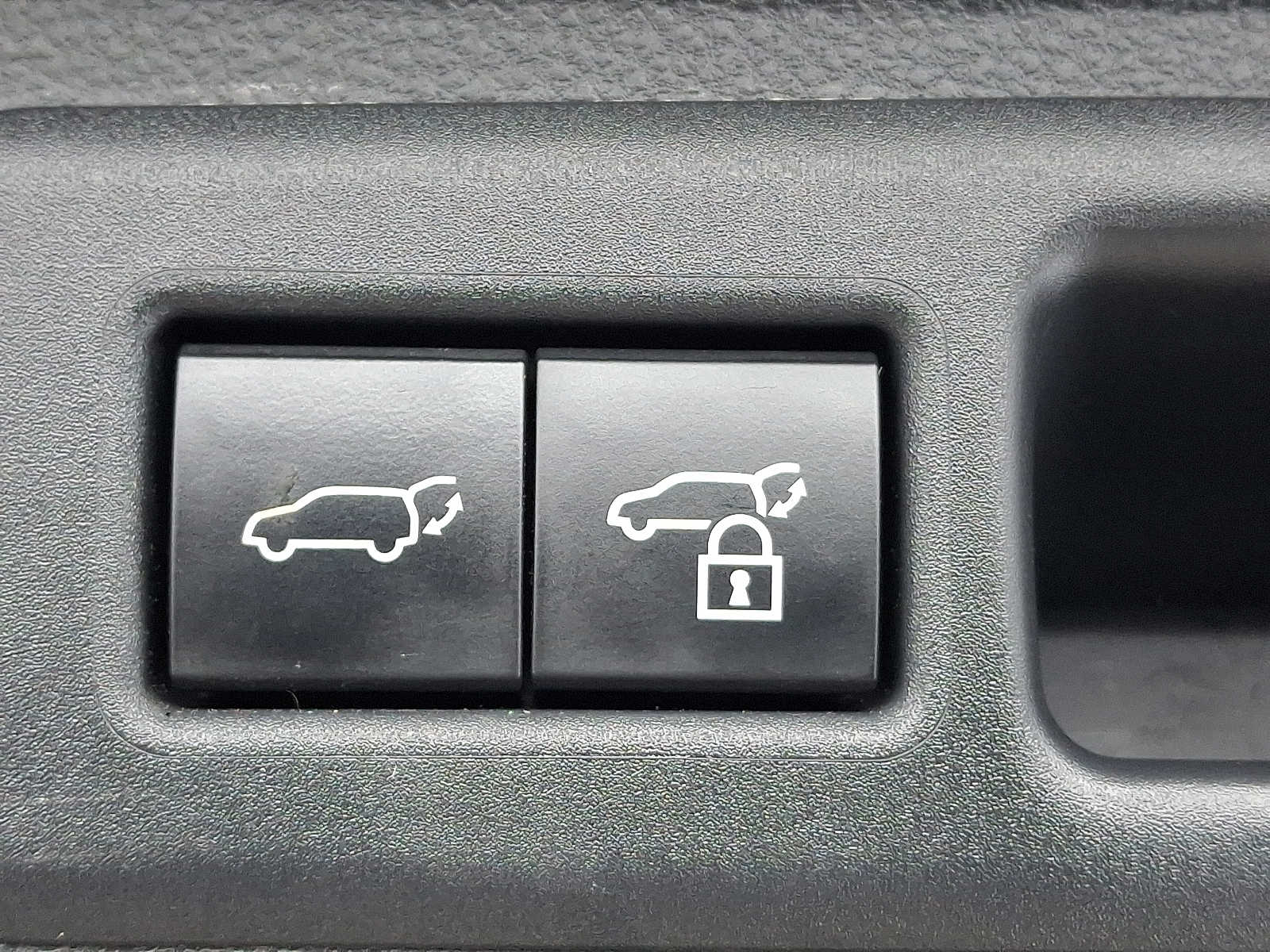 Thumbnail: 2023 Toyota Sequoia - 33