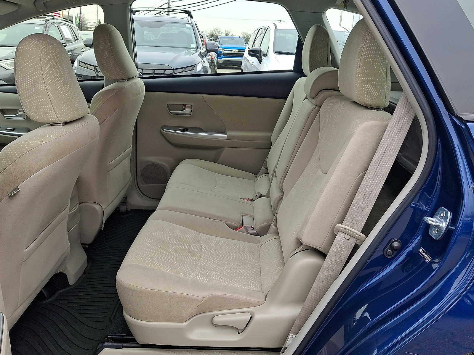 Thumbnail: 2012 Toyota Prius v - 12