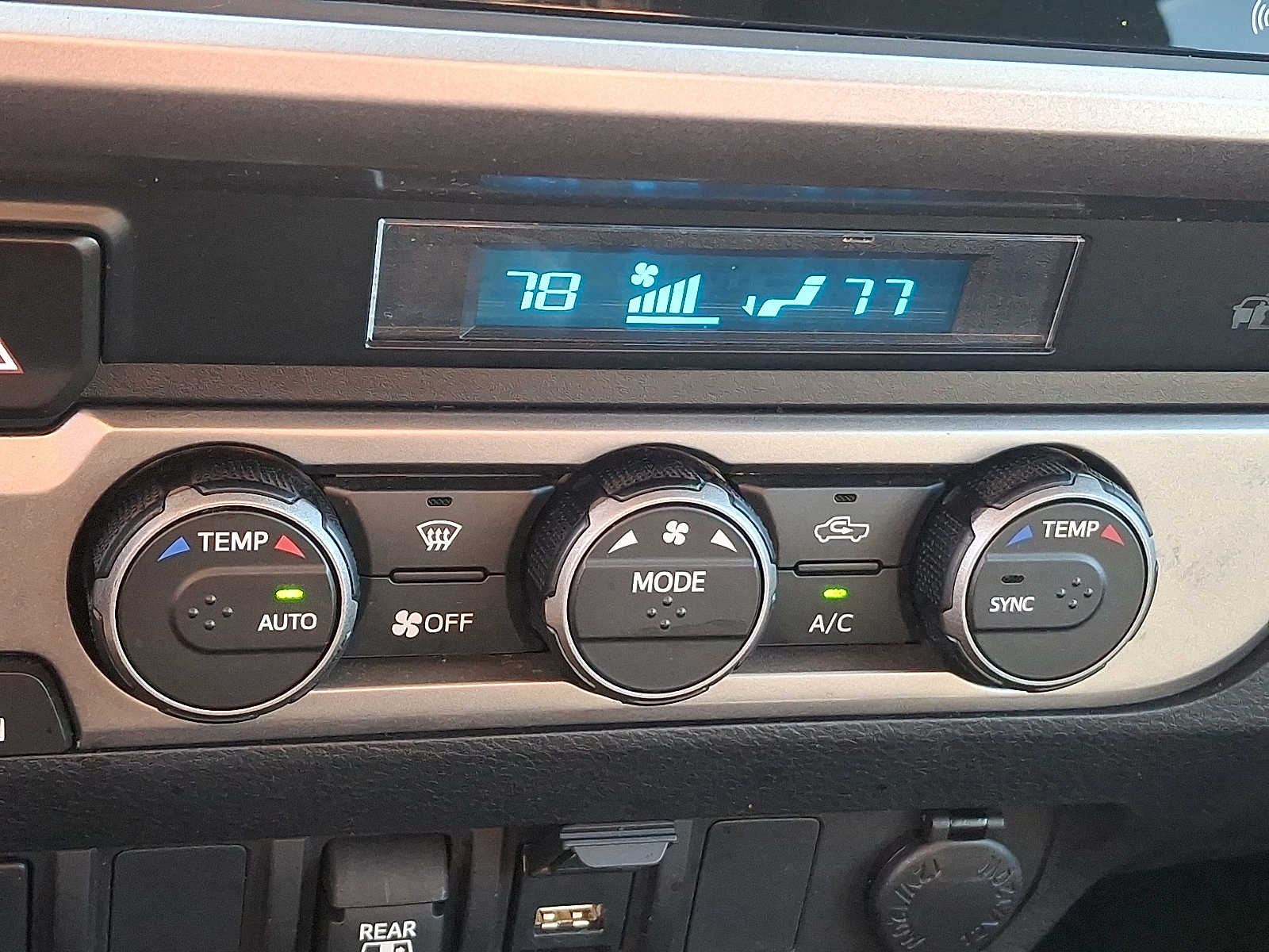 Thumbnail: 2023 Toyota Tacoma - 15