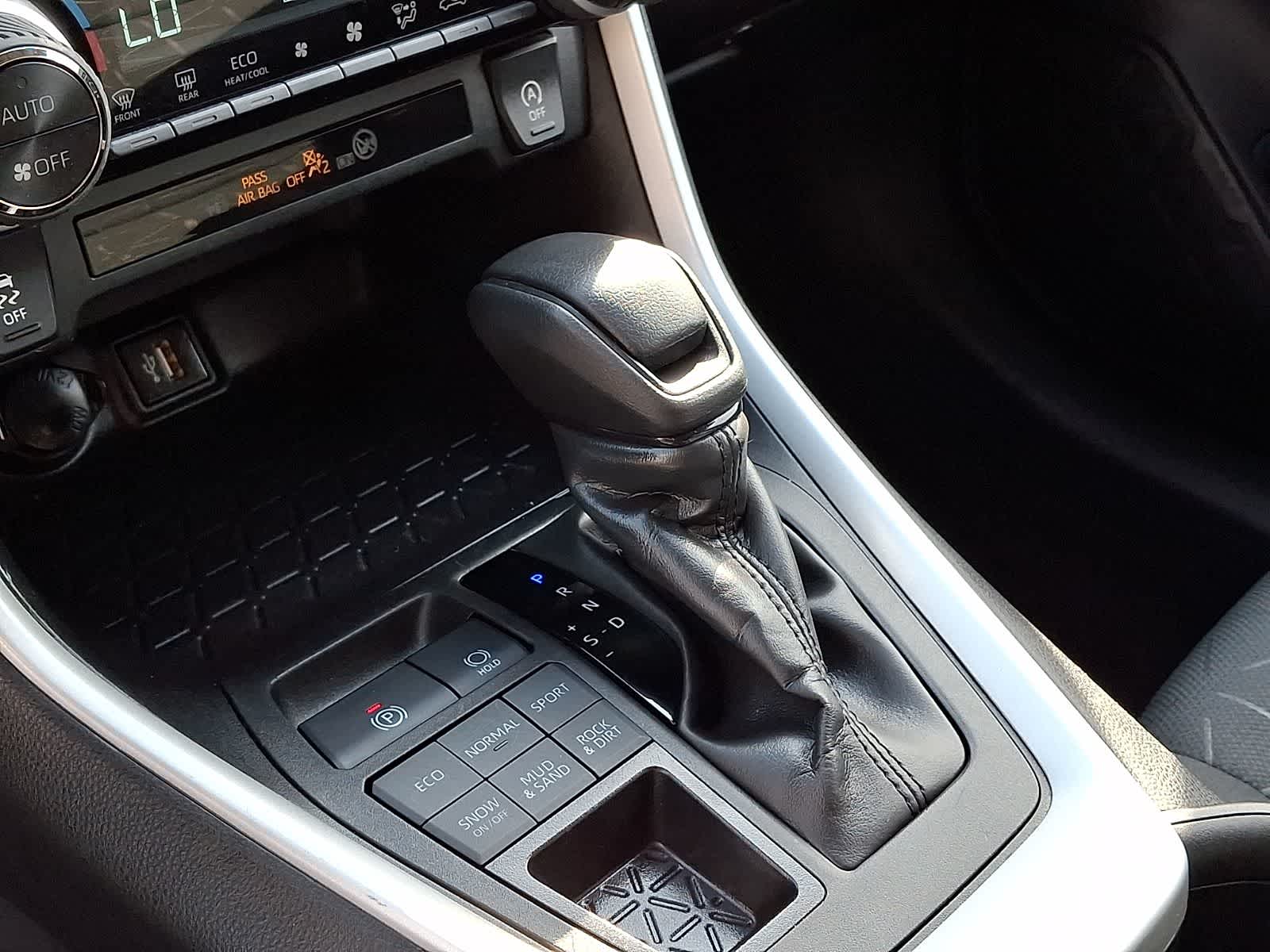 Thumbnail: 2024 Toyota RAV4 - 17