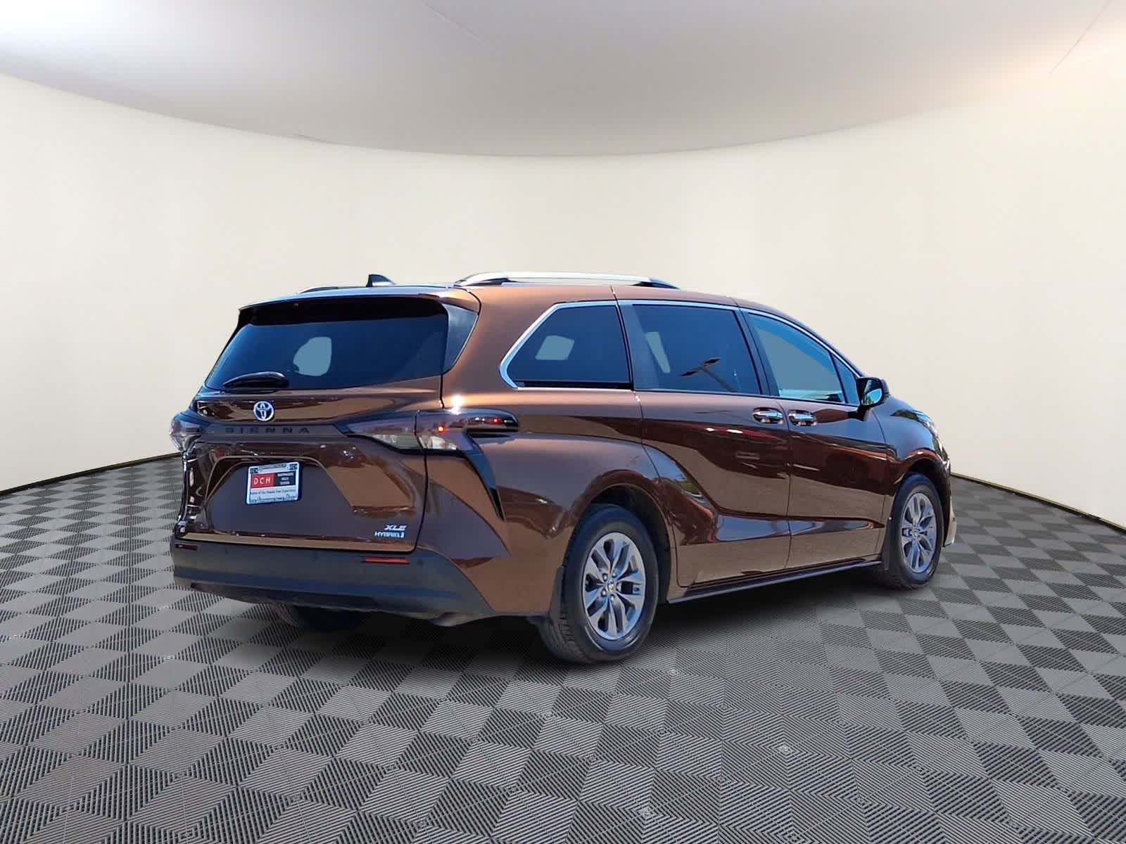 Thumbnail: 2023 Toyota Sienna - 6