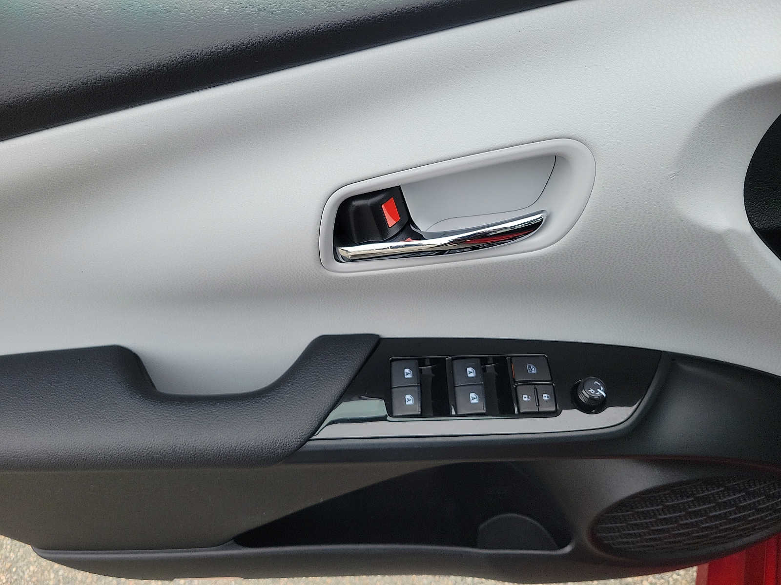 Thumbnail: 2018 Toyota Prius Prime - 15