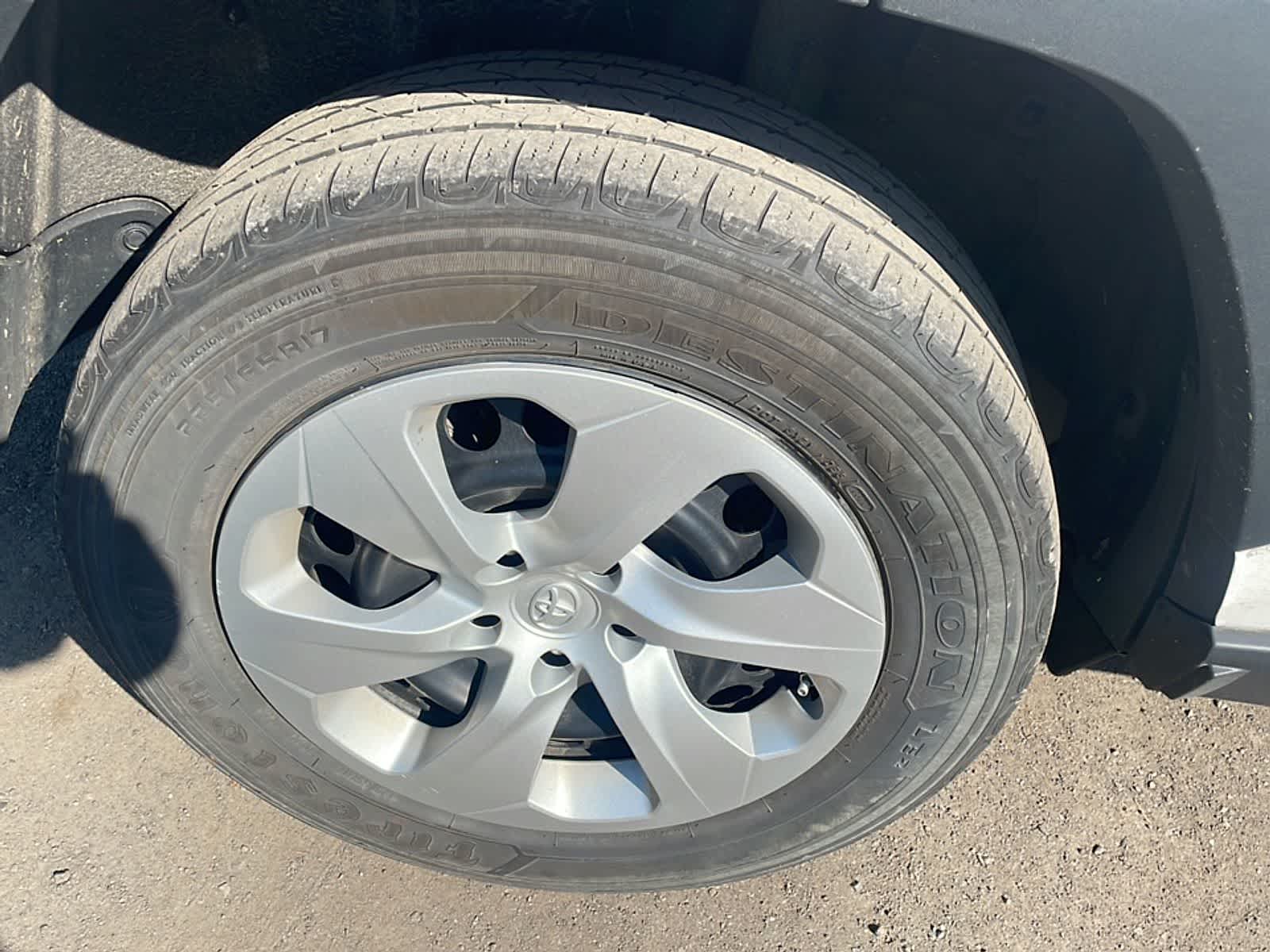 Thumbnail: 2022 Toyota RAV4 - 23