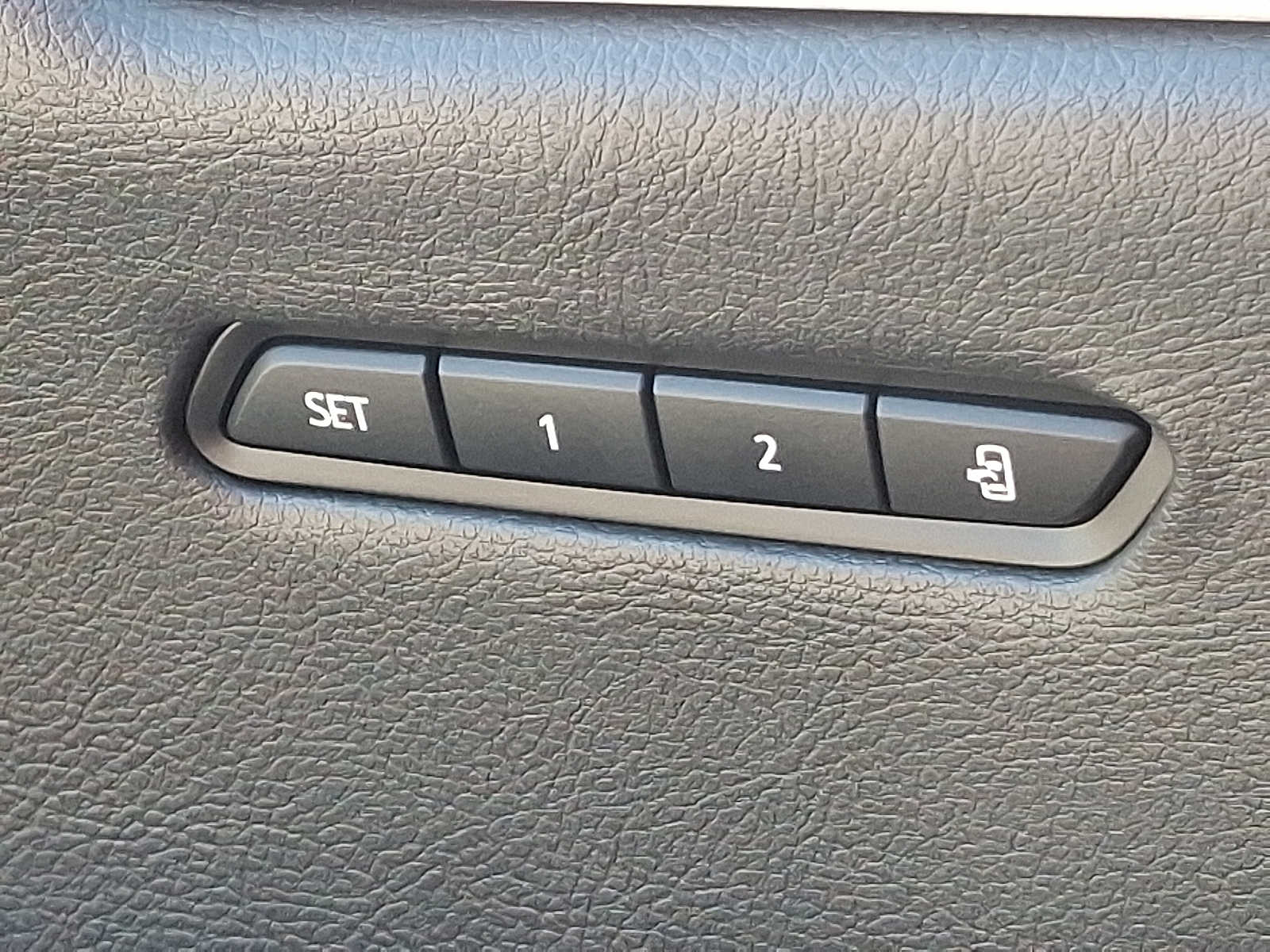 Thumbnail: 2020 Cadillac XT6 - 28