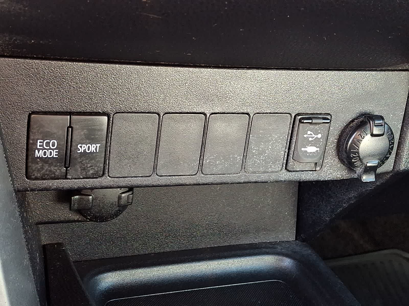 Thumbnail: 2016 Toyota RAV4 - 27
