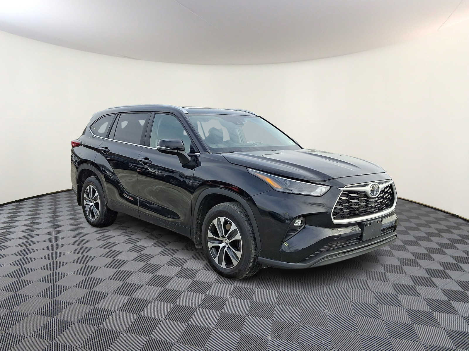 Thumbnail: 2023 Toyota Highlander - 5