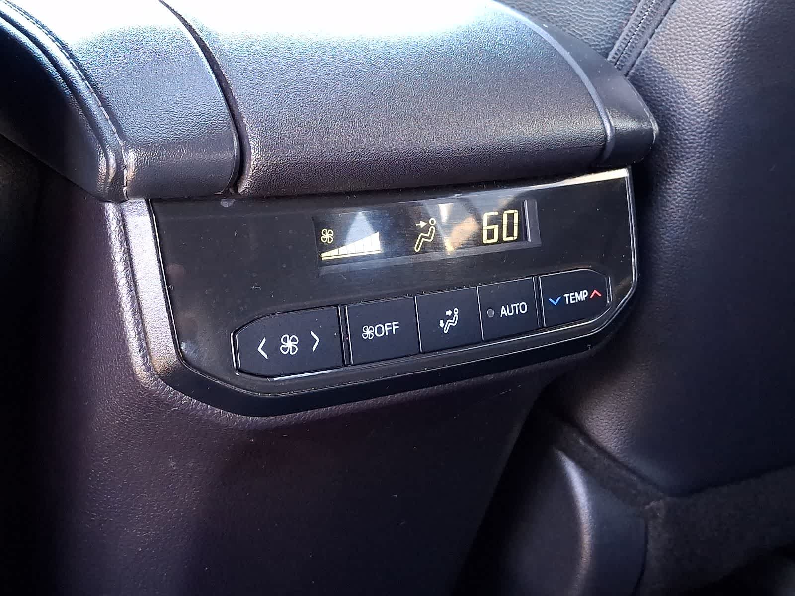 Thumbnail: 2024 Toyota Highlander - 15