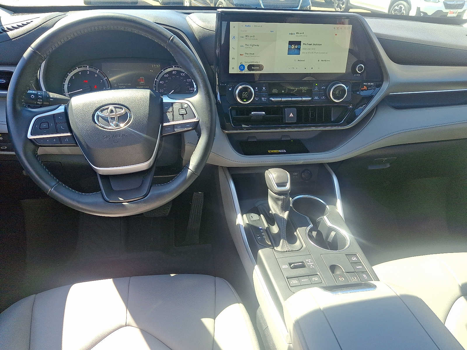 Thumbnail: 2023 Toyota Highlander - 16