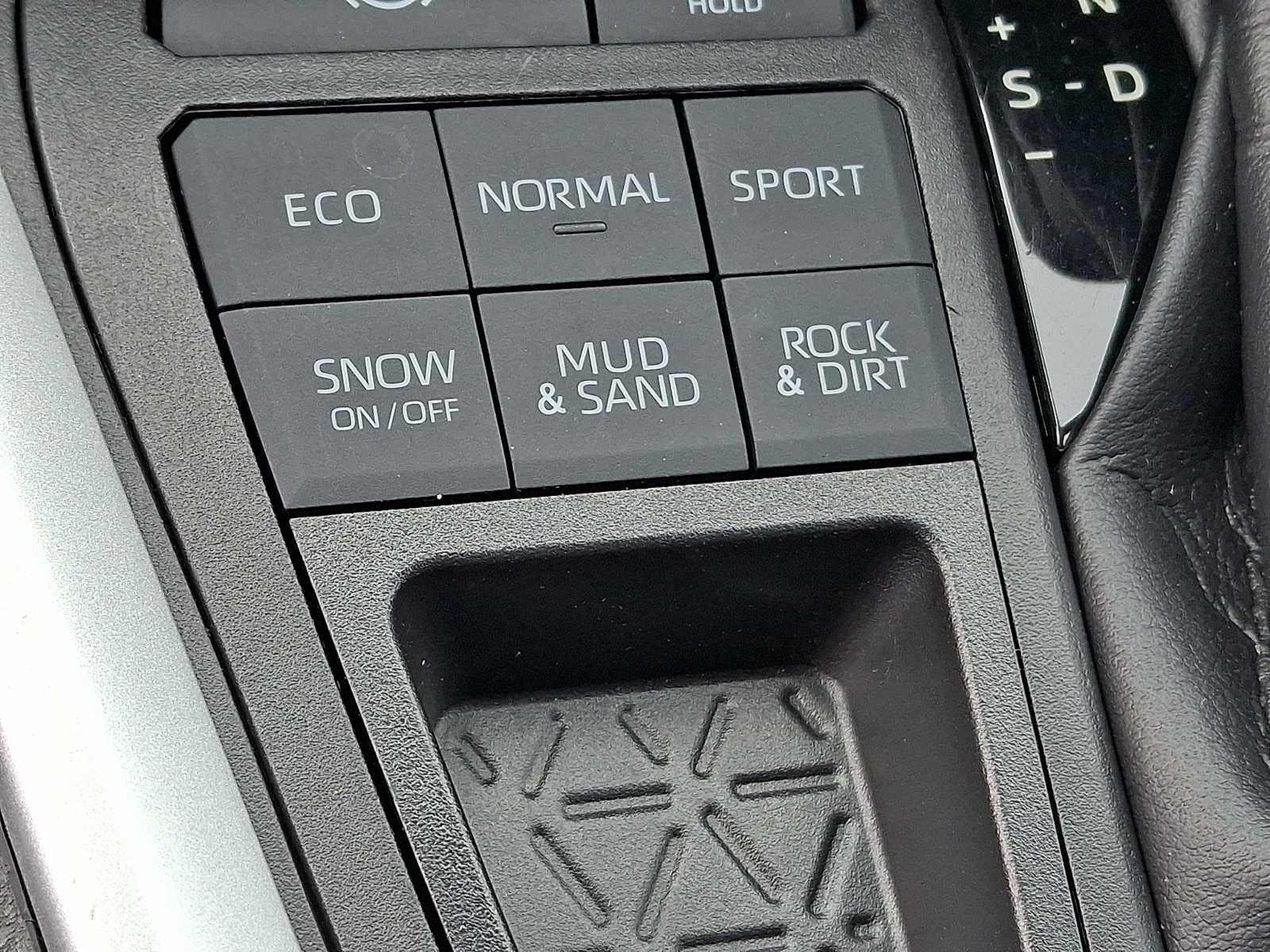 Thumbnail: 2021 Toyota RAV4 - 25