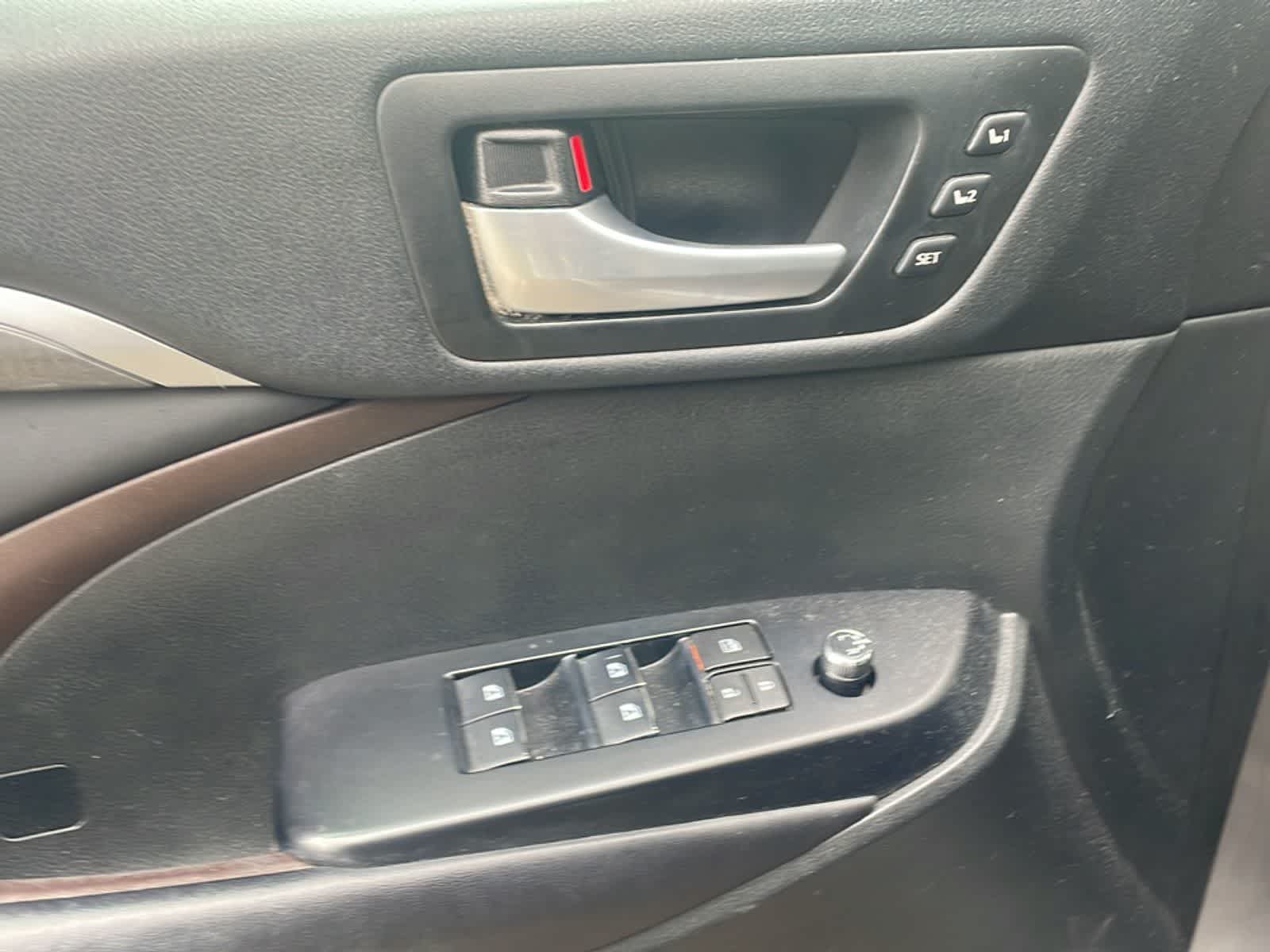 Thumbnail: 2017 Toyota Highlander - 14