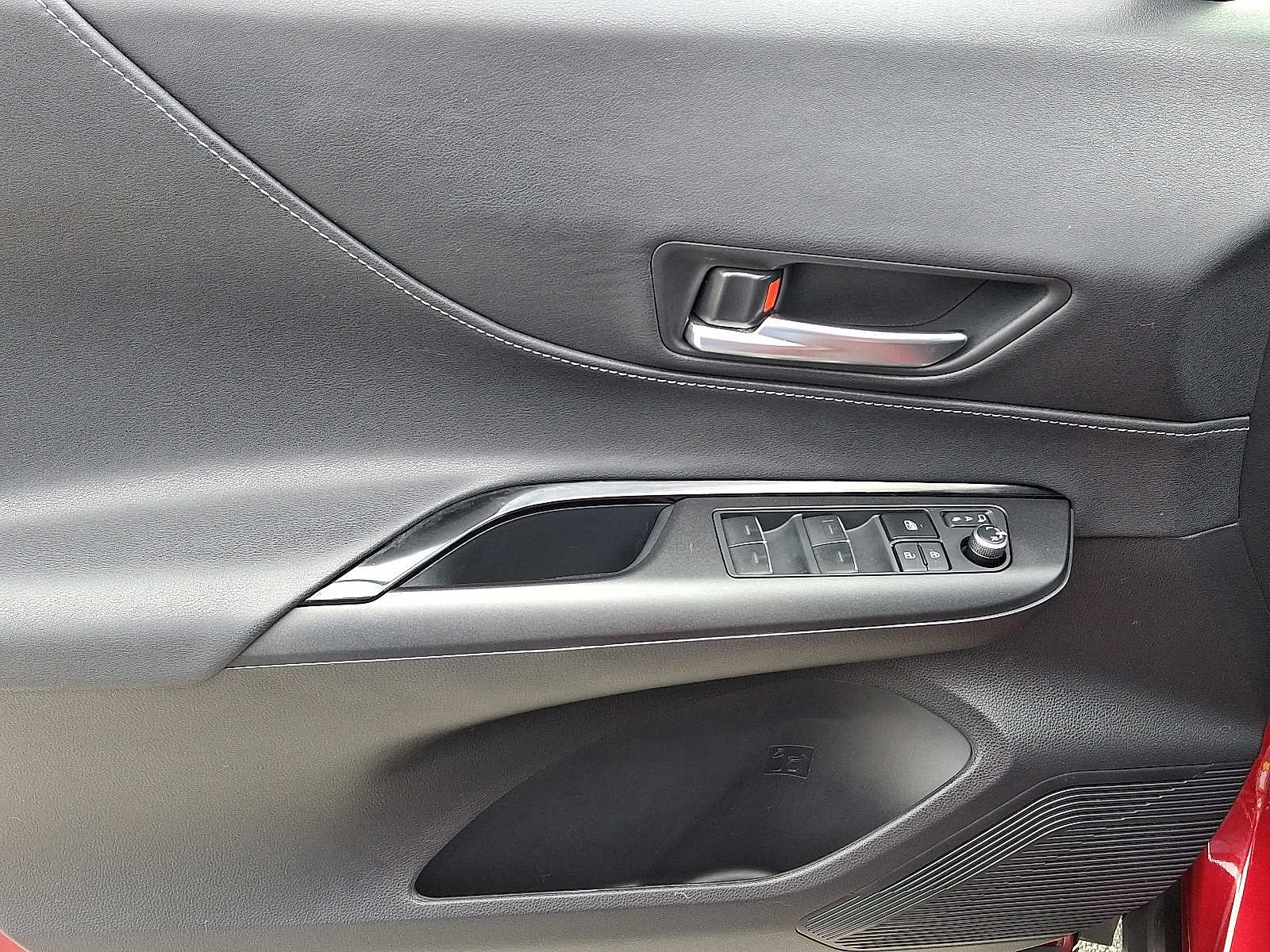 Thumbnail: 2023 Toyota Venza - 15