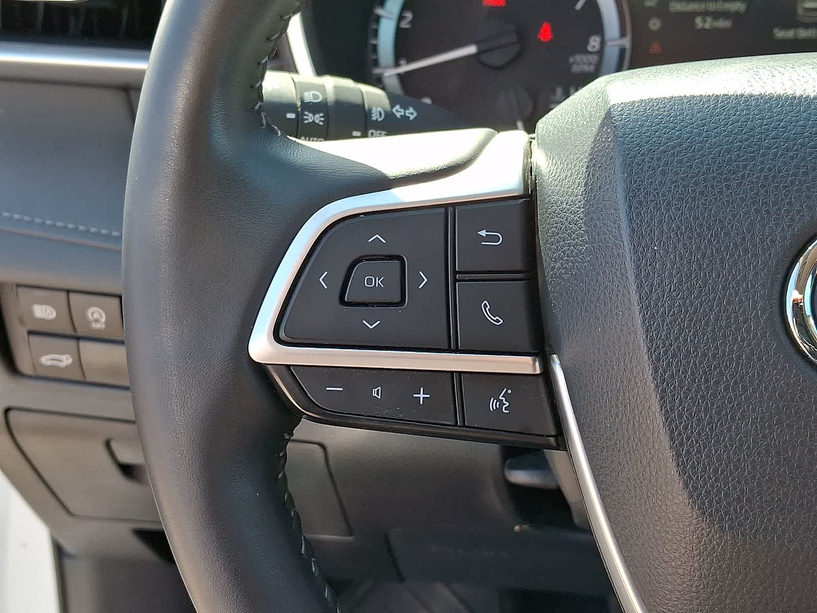 Thumbnail: 2023 Toyota Highlander - 26