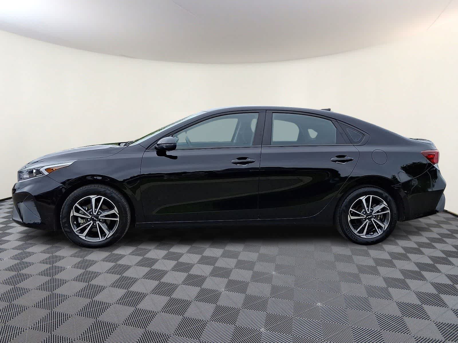 Thumbnail: 2023 Kia Forte - 8