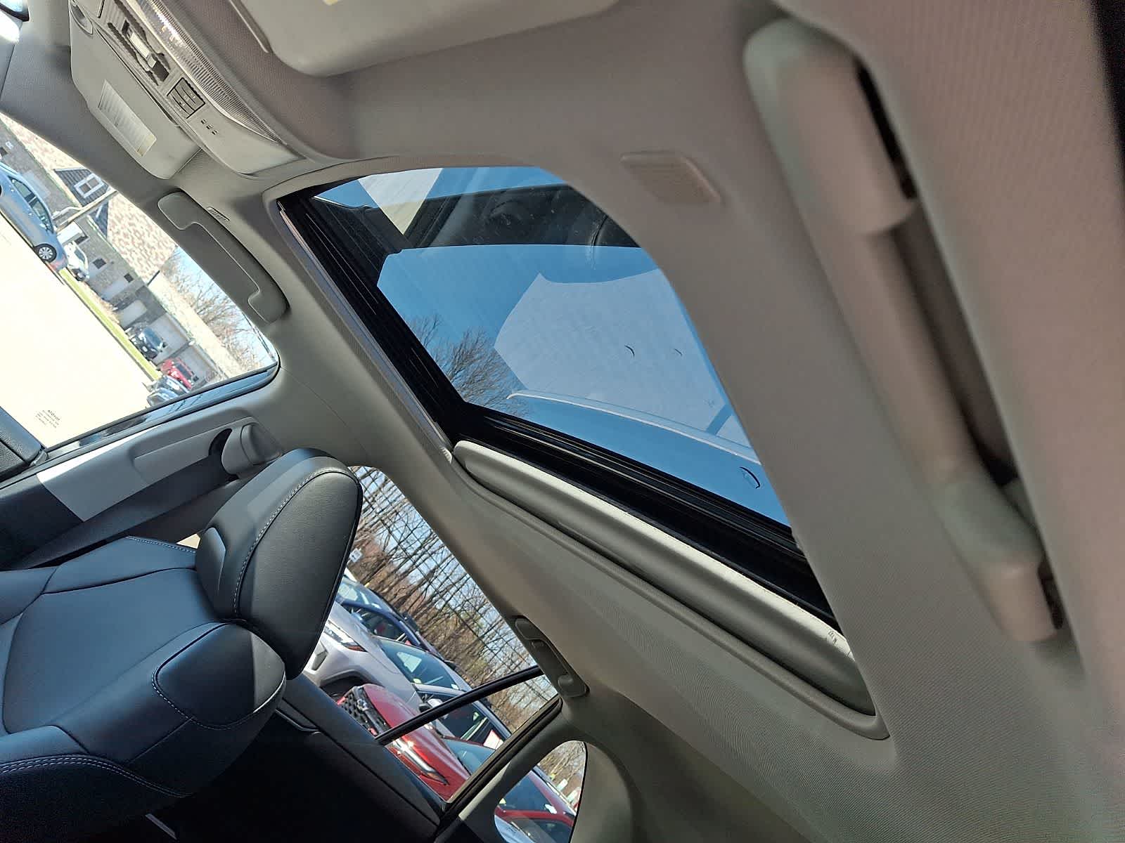 Thumbnail: 2025 Toyota RAV4 - 17