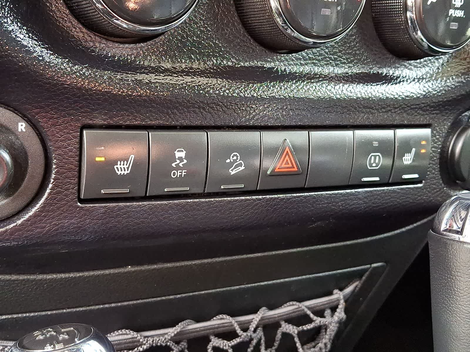 Thumbnail: 2015 Jeep Wrangler - 25