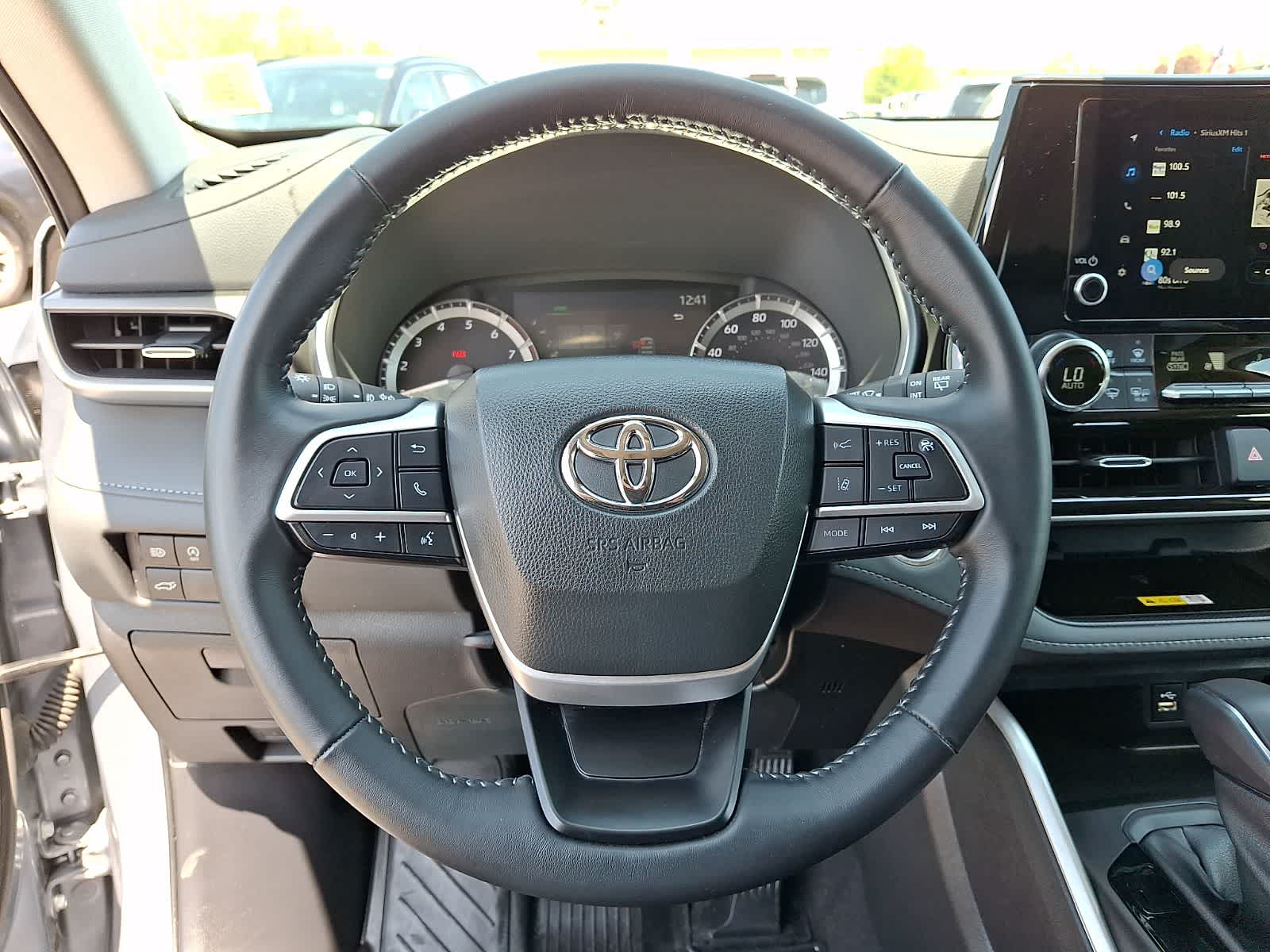 Thumbnail: 2023 Toyota Highlander - 23