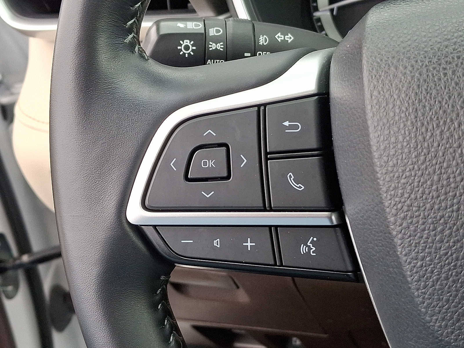 Thumbnail: 2022 Toyota Highlander - 27