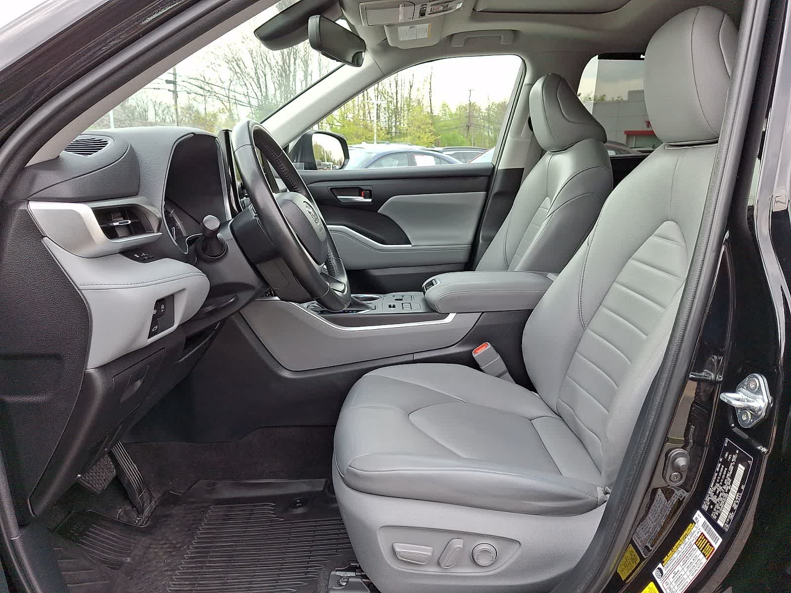Thumbnail: 2023 Toyota Highlander - 17