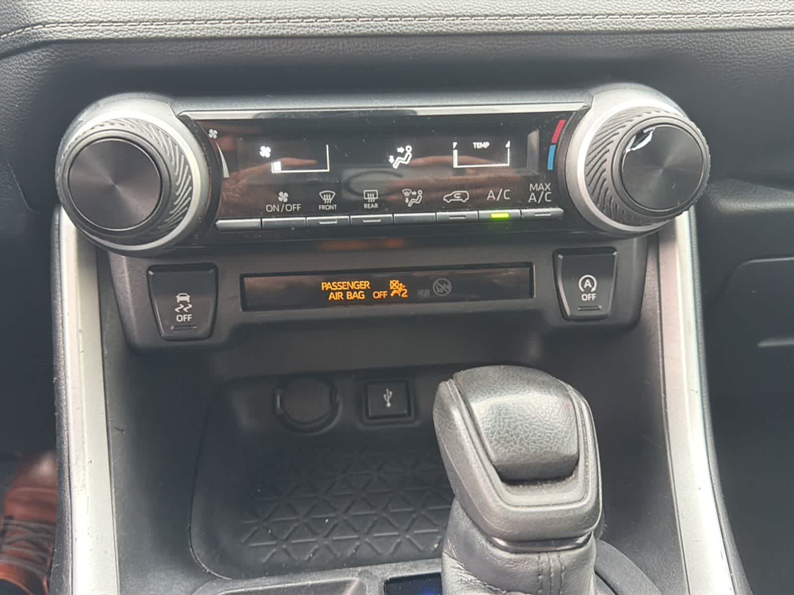 Thumbnail: 2022 Toyota RAV4 - 19