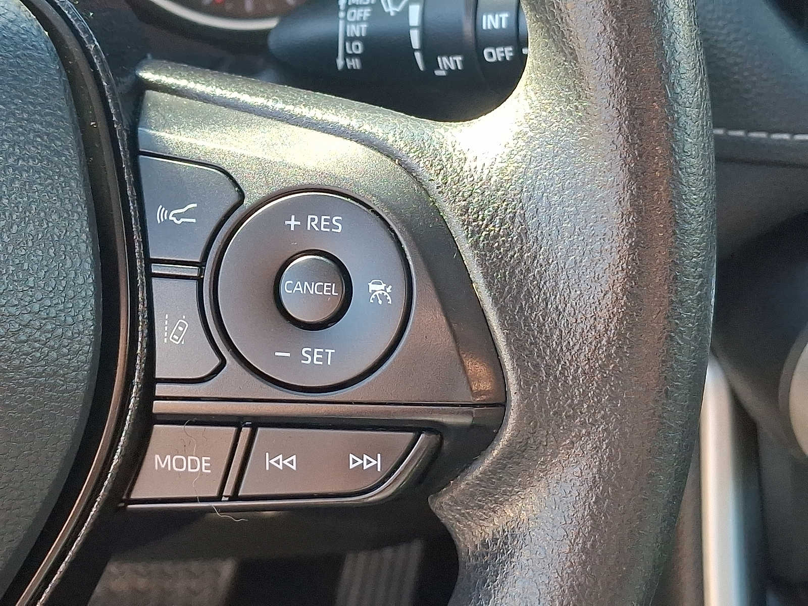 Thumbnail: 2020 Toyota RAV4 - 24