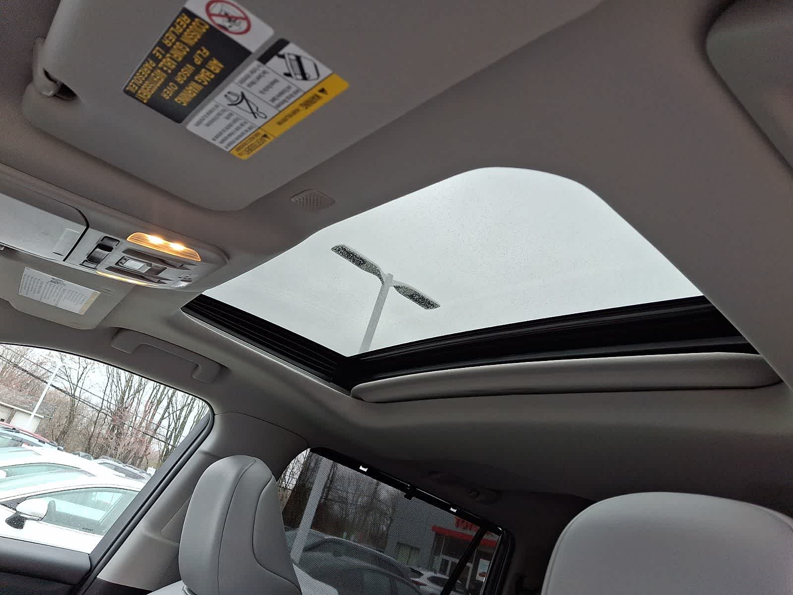 Thumbnail: 2022 Toyota Highlander - 18