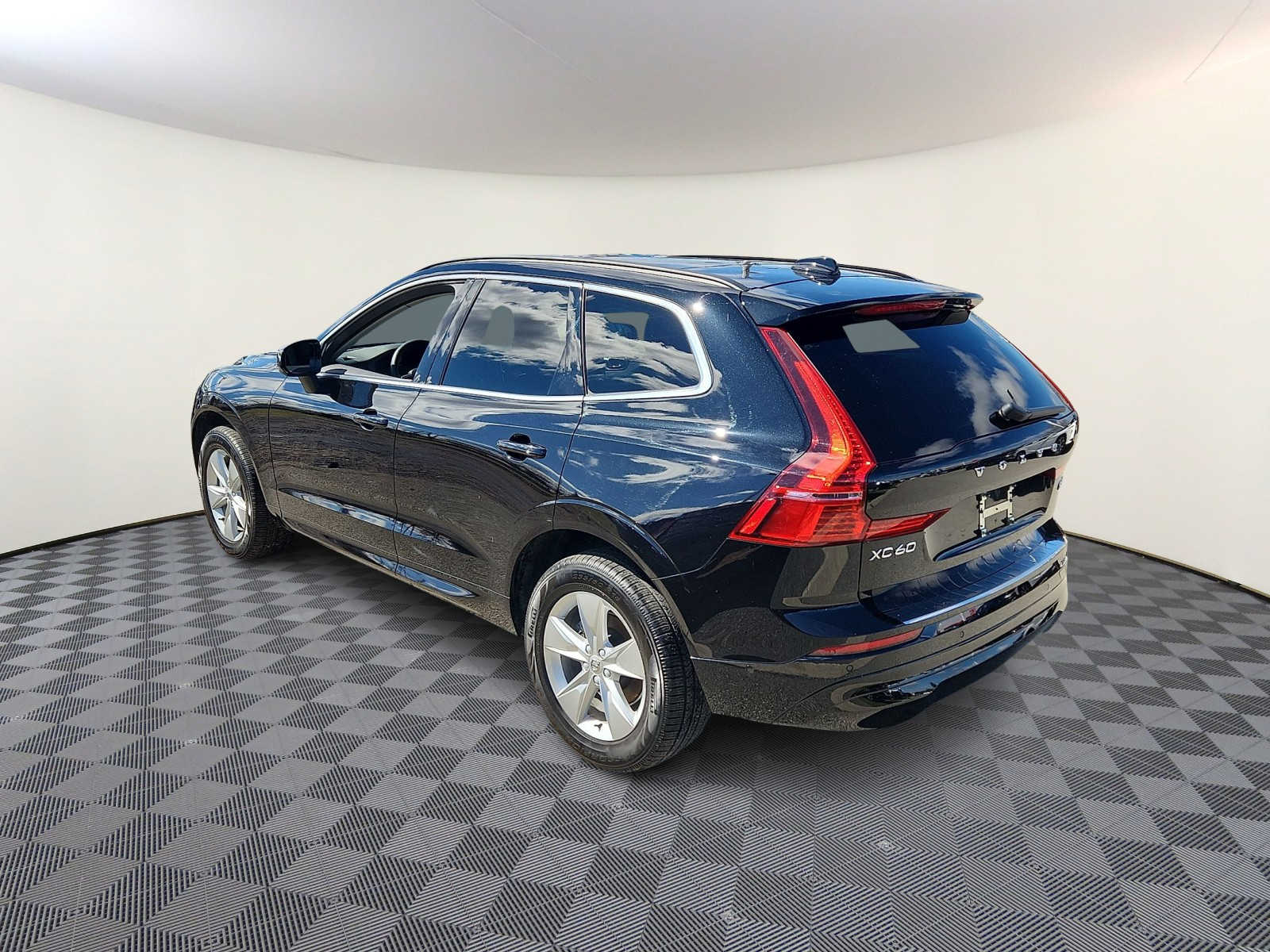 Thumbnail: 2022 Volvo XC60 - 7