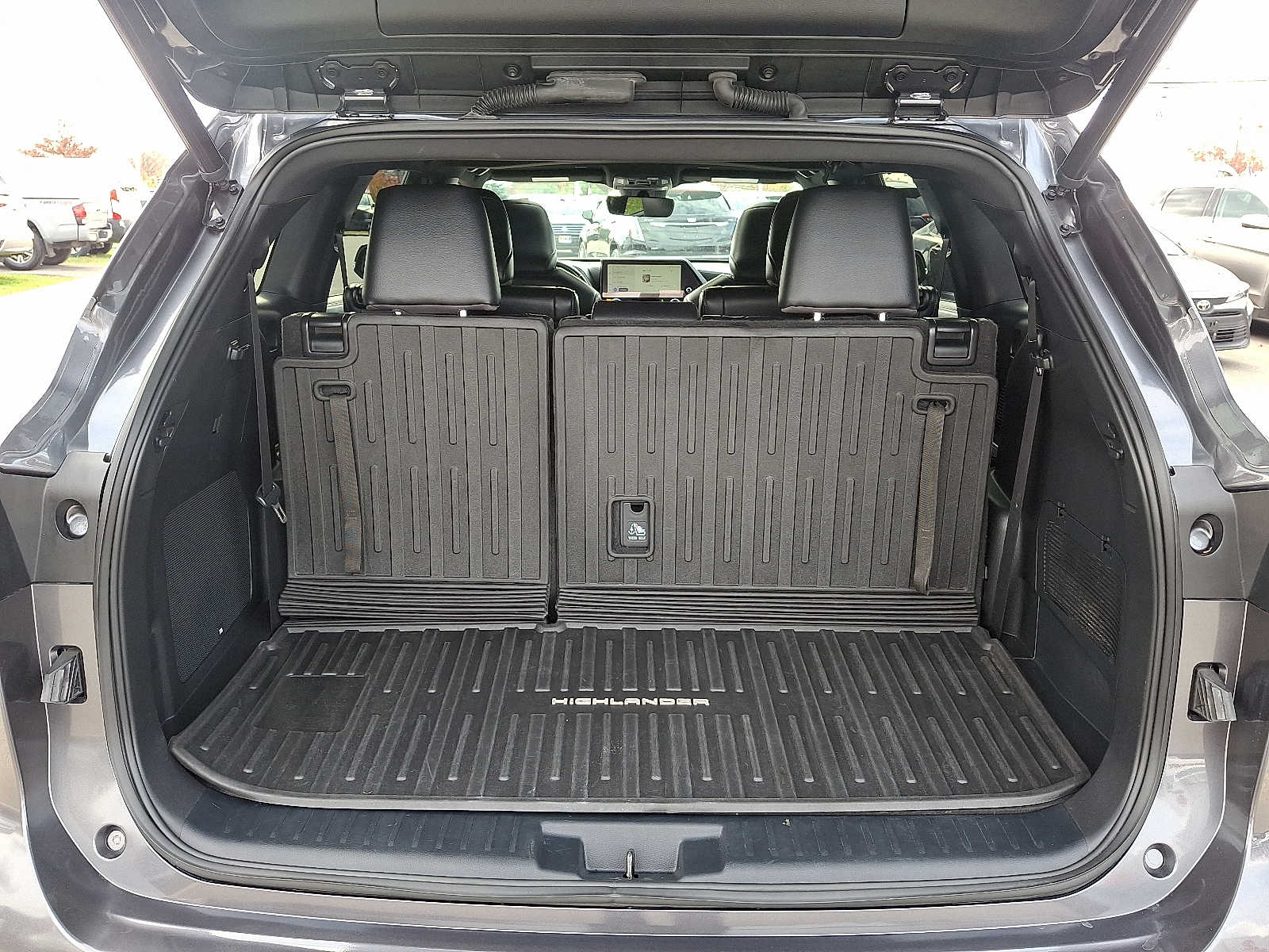 Thumbnail: 2023 Toyota Highlander - 31