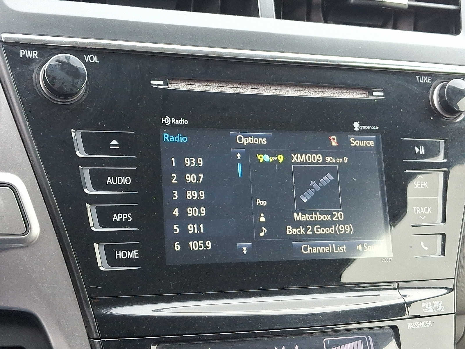 Thumbnail: 2015 Toyota Prius v - 18