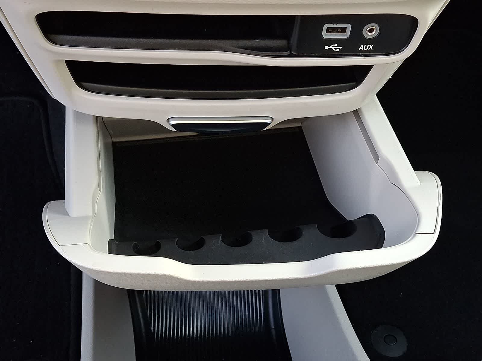 Thumbnail: 2019 Chrysler Pacifica - 26