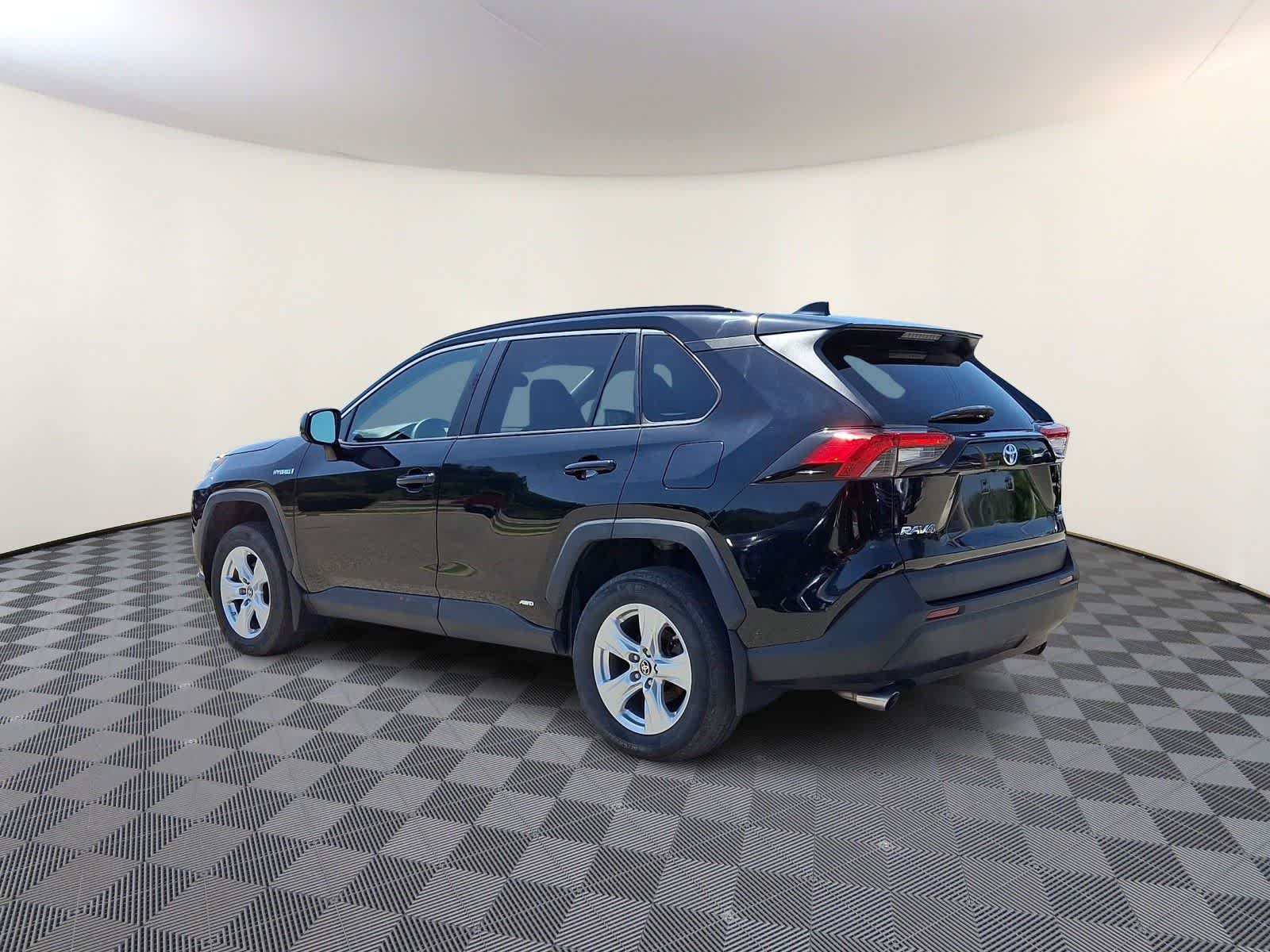 Thumbnail: 2021 Toyota RAV4 - 9