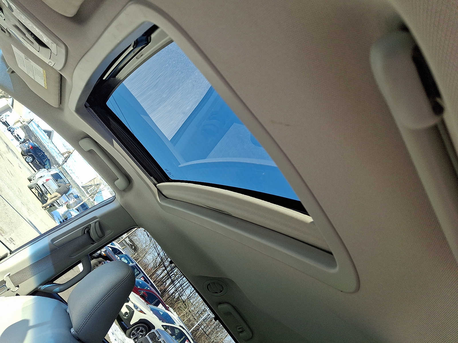 Thumbnail: 2015 Toyota Sienna - 18