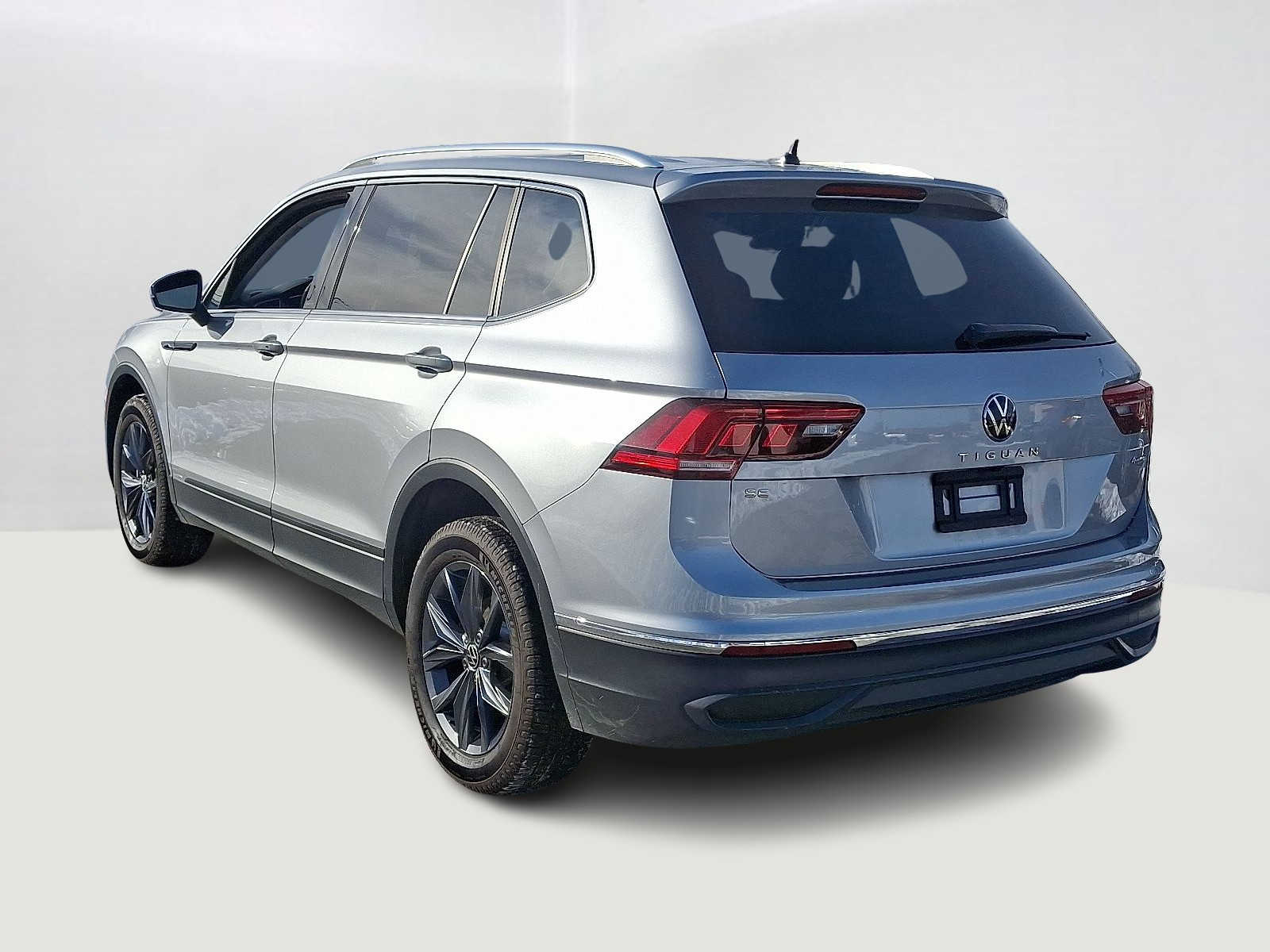 Thumbnail: 2022 Volkswagen Tiguan - 7