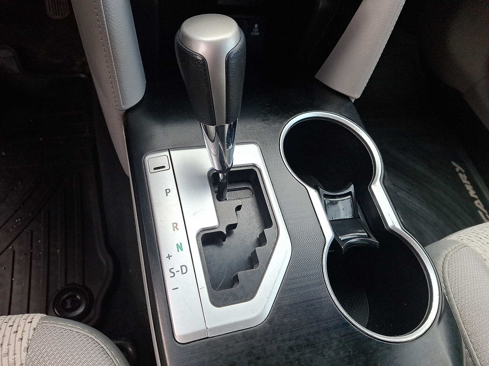 Thumbnail: 2013 Toyota Camry - 16