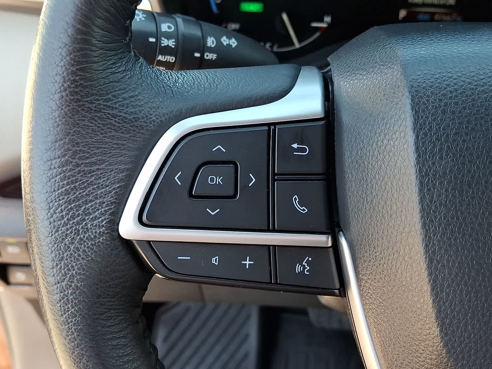 Thumbnail: 2023 Toyota Sienna - 26