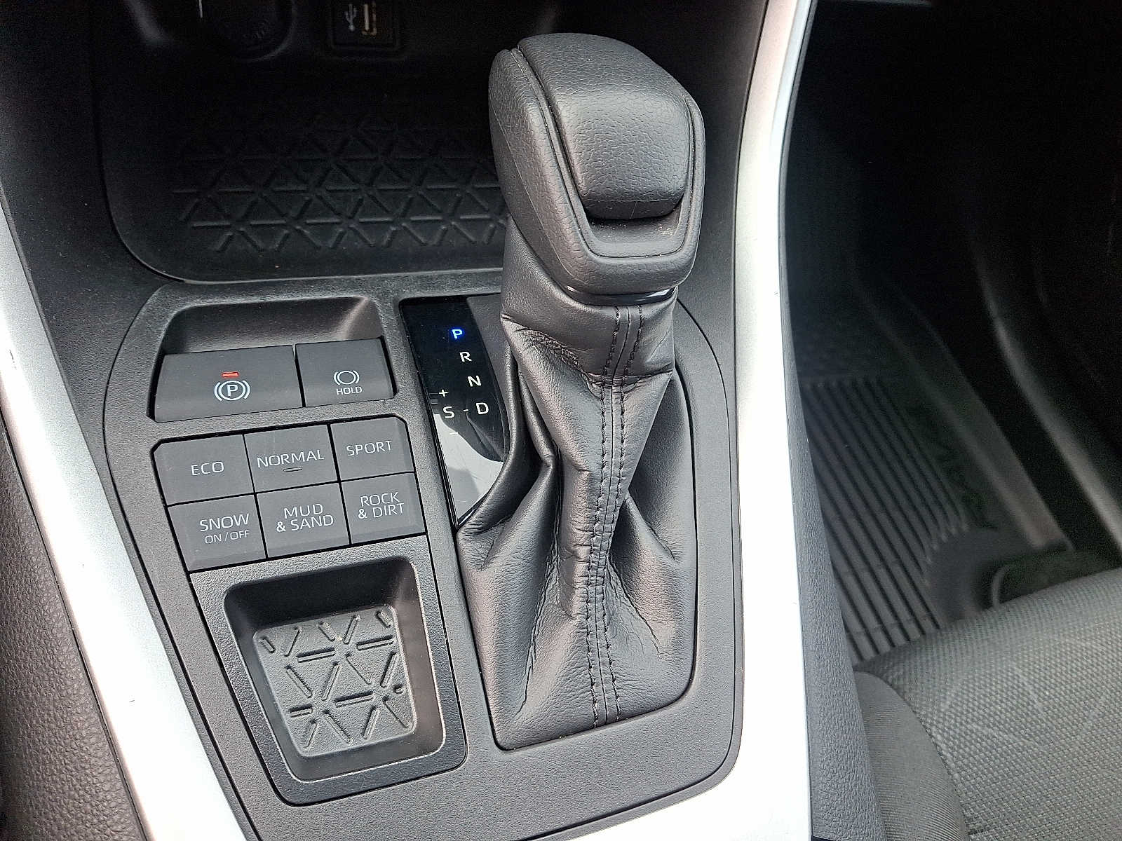 Thumbnail: 2024 Toyota RAV4 - 17