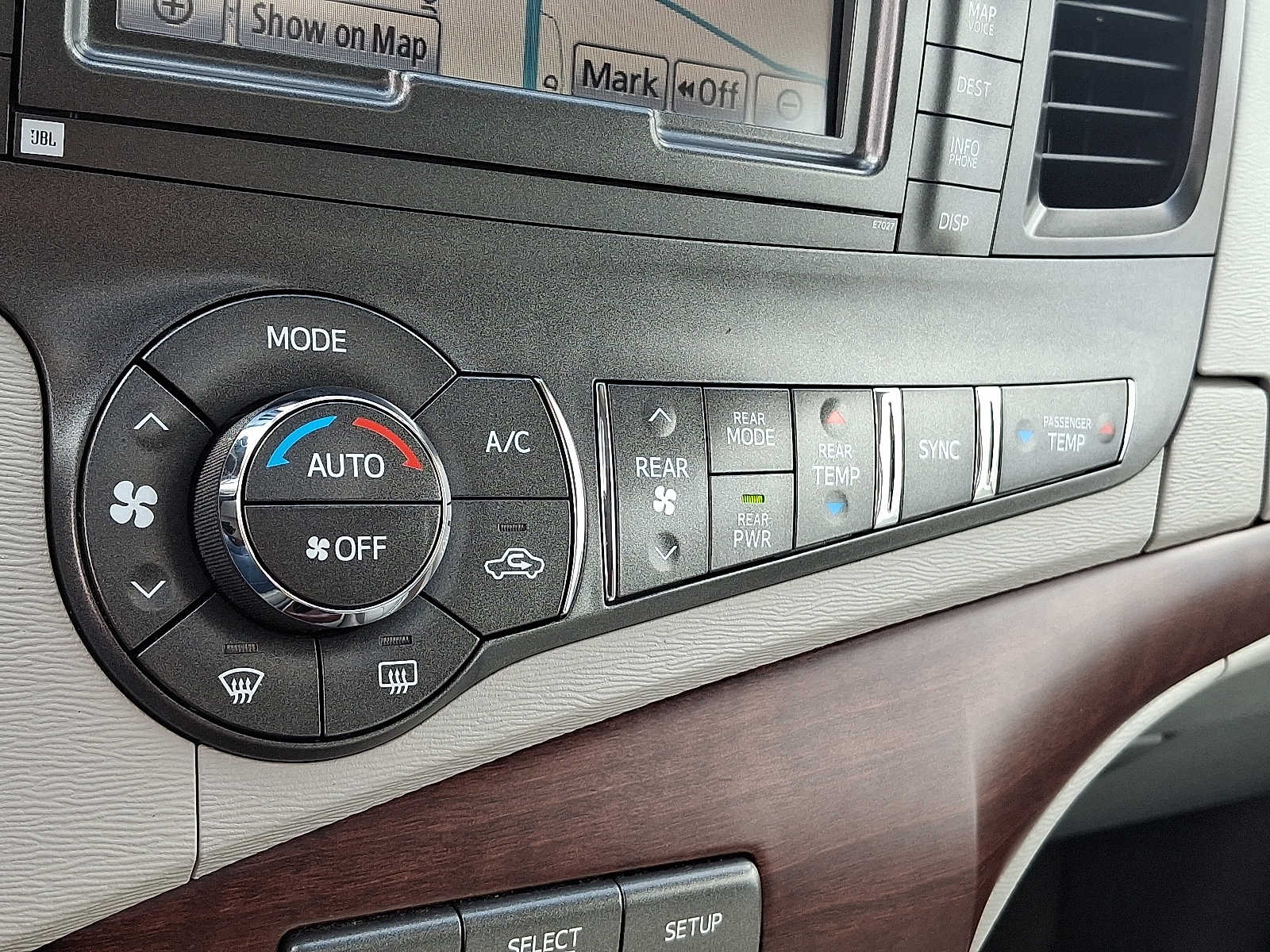 Thumbnail: 2013 Toyota Sienna - 19