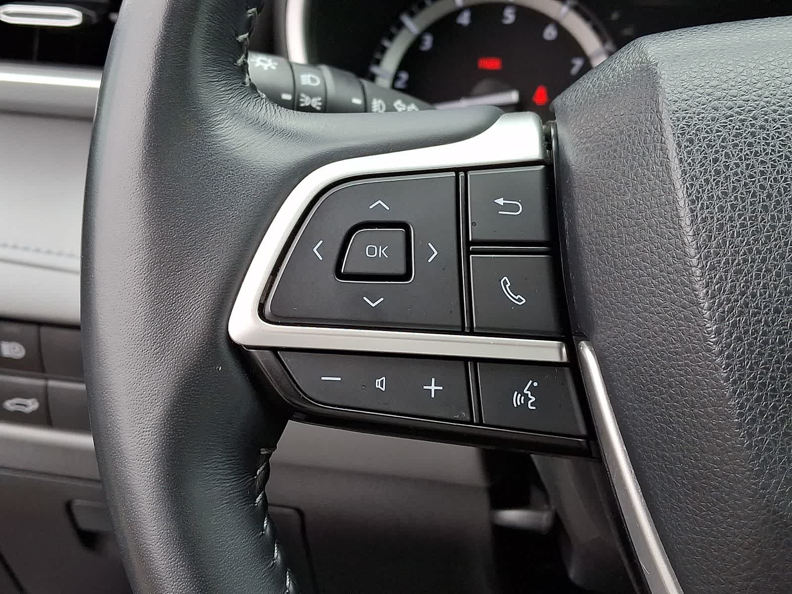 Thumbnail: 2022 Toyota Highlander - 26