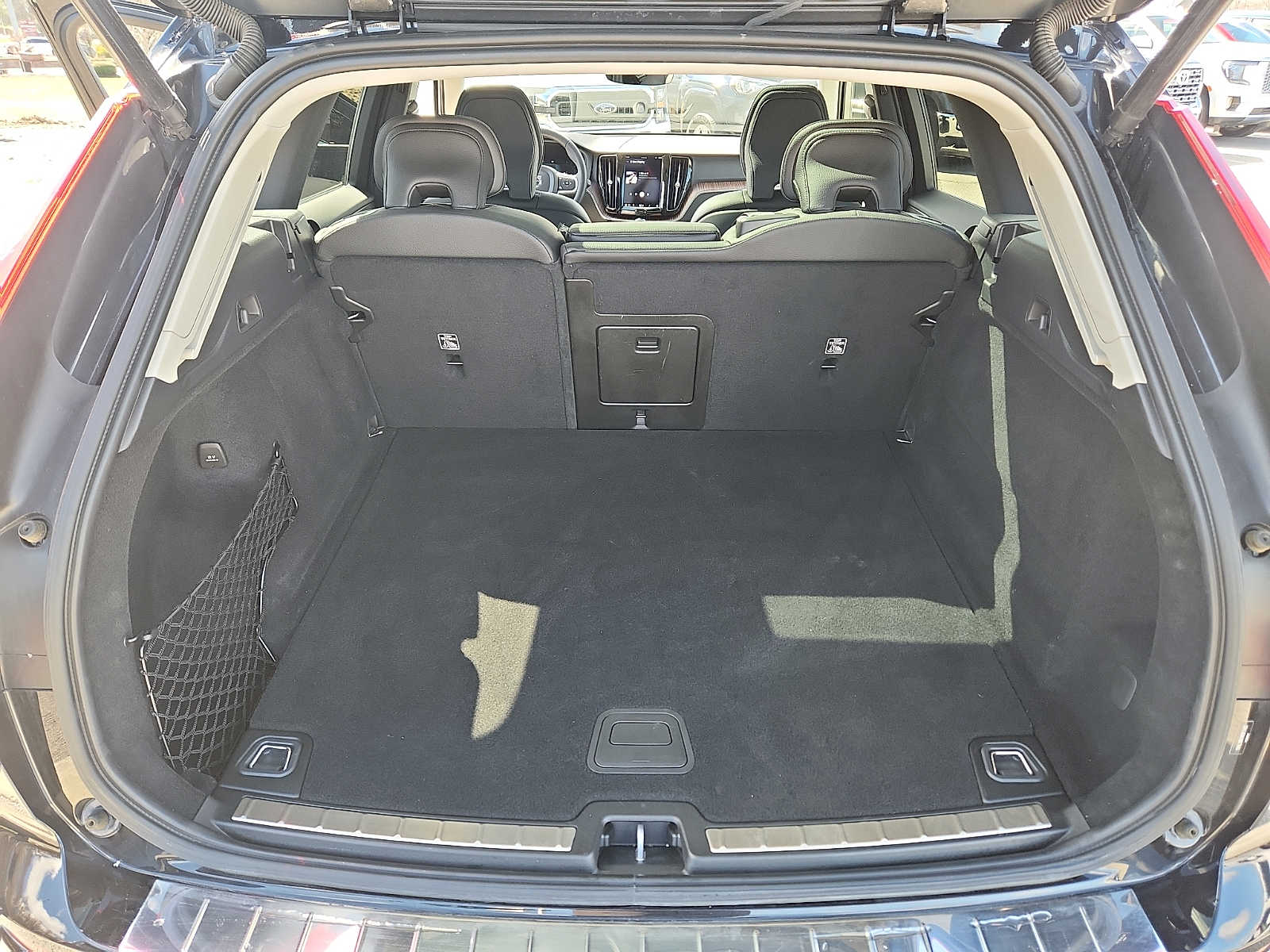 Thumbnail: 2022 Volvo XC60 - 28