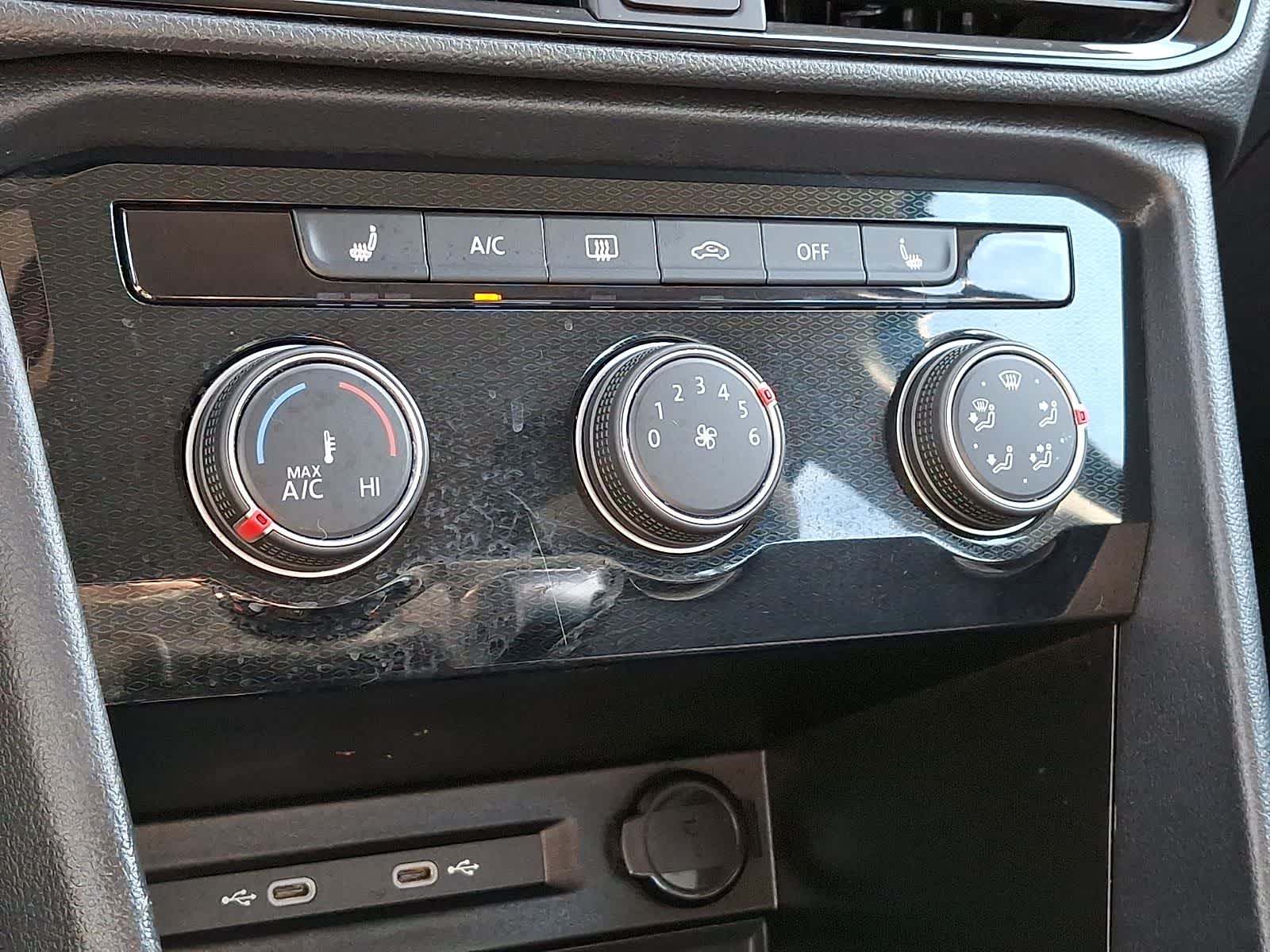 Thumbnail: 2025 Volkswagen Taos - 15