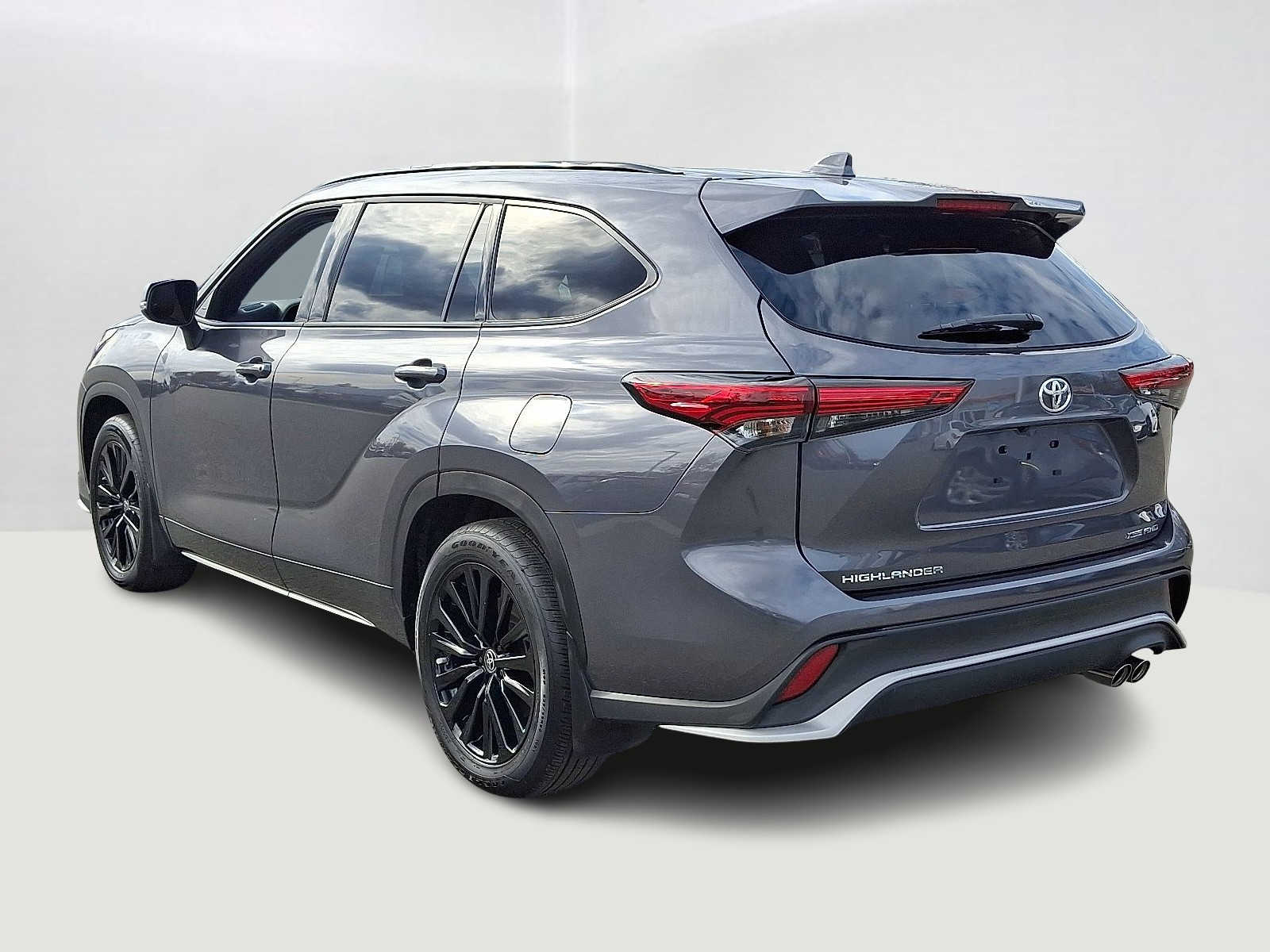 Thumbnail: 2023 Toyota Highlander - 9