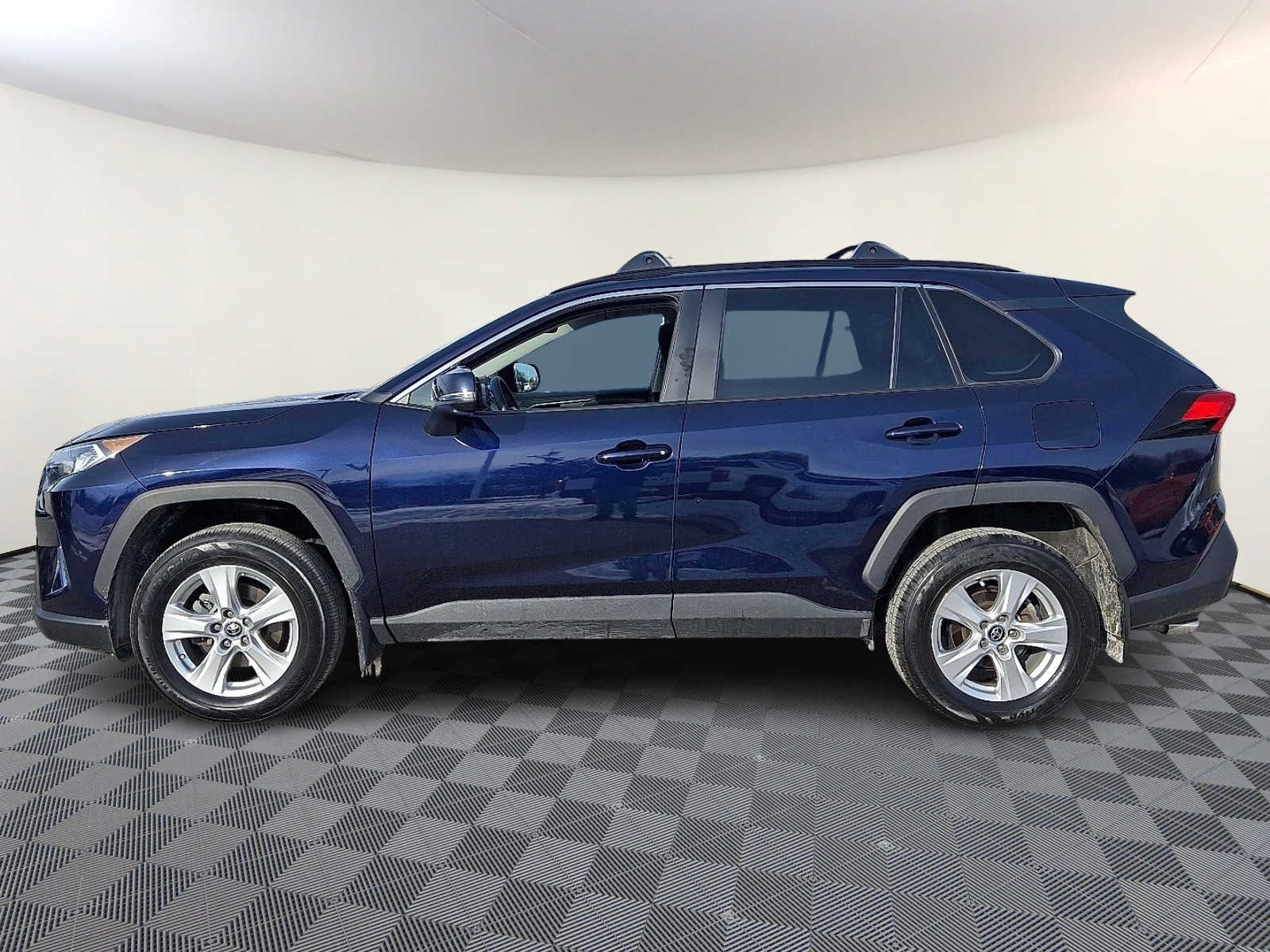 Thumbnail: 2020 Toyota RAV4 - 10