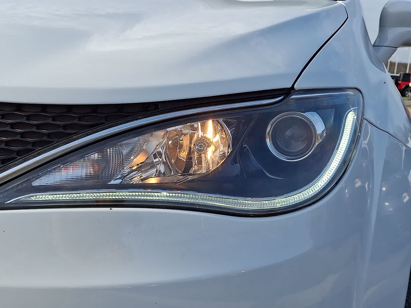 Thumbnail: 2019 Chrysler Pacifica - 10