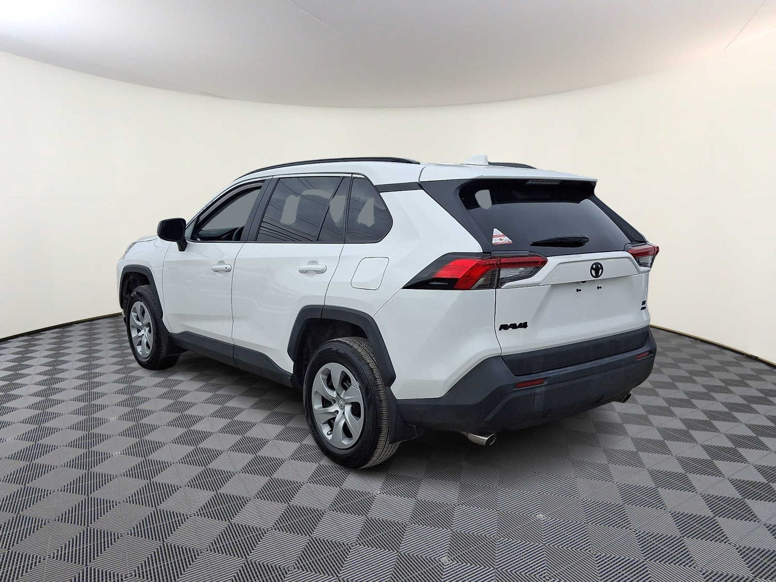 Thumbnail: 2021 Toyota RAV4 - 9