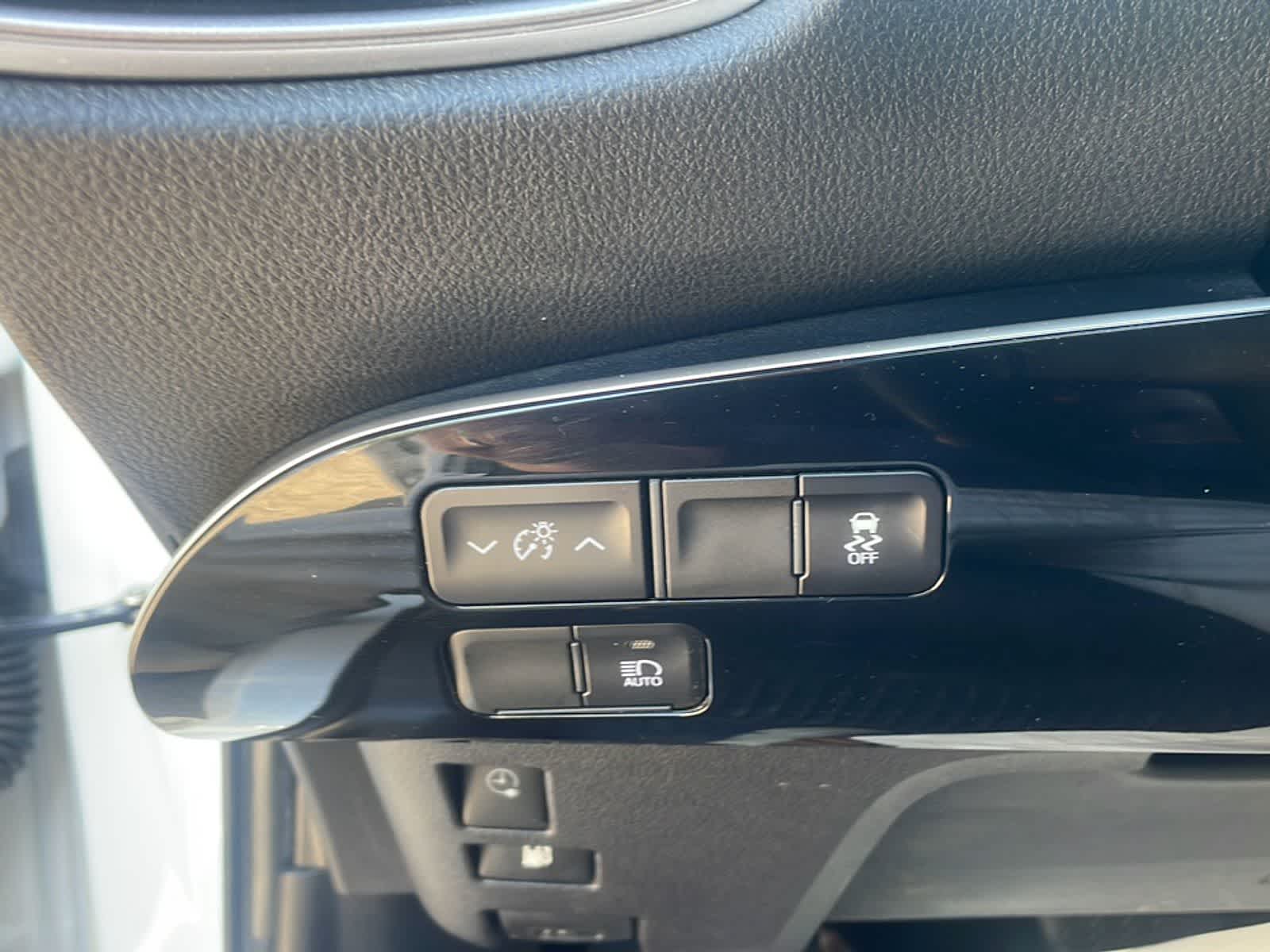 Thumbnail: 2021 Toyota Prius Prime - 16
