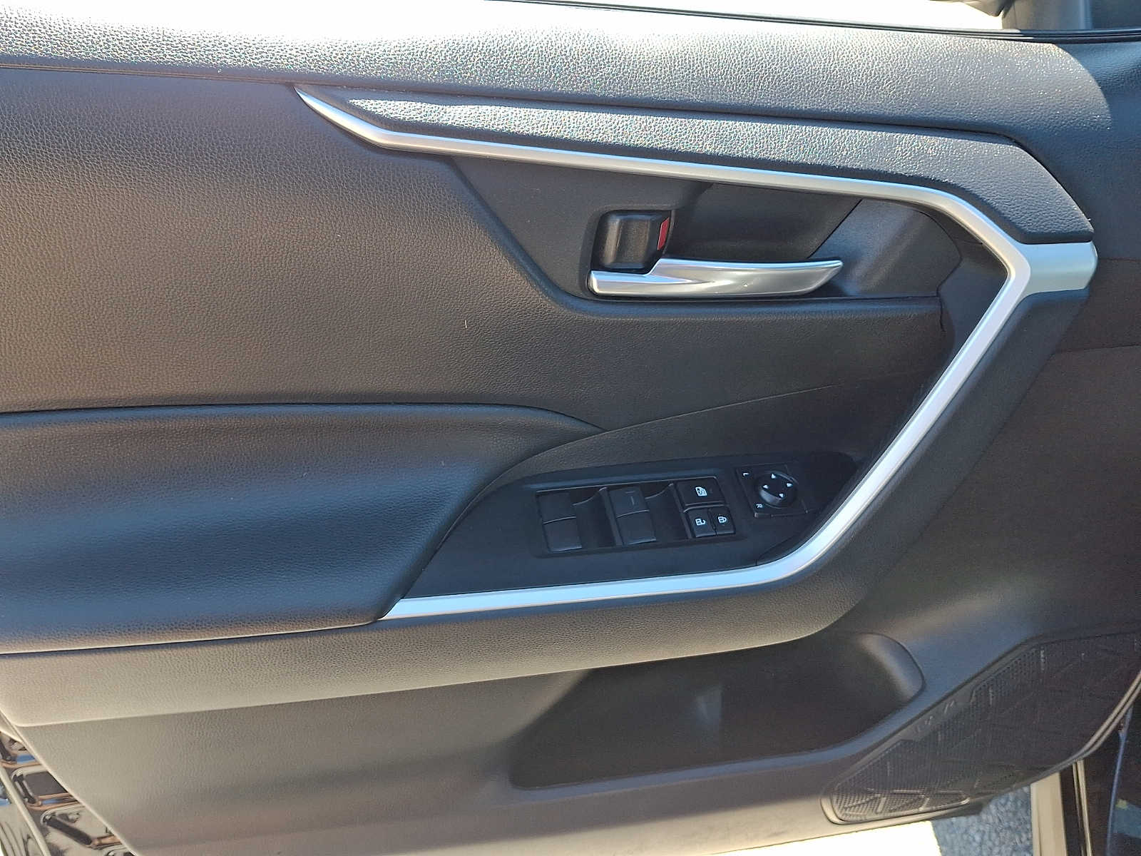 Thumbnail: 2021 Toyota RAV4 - 15